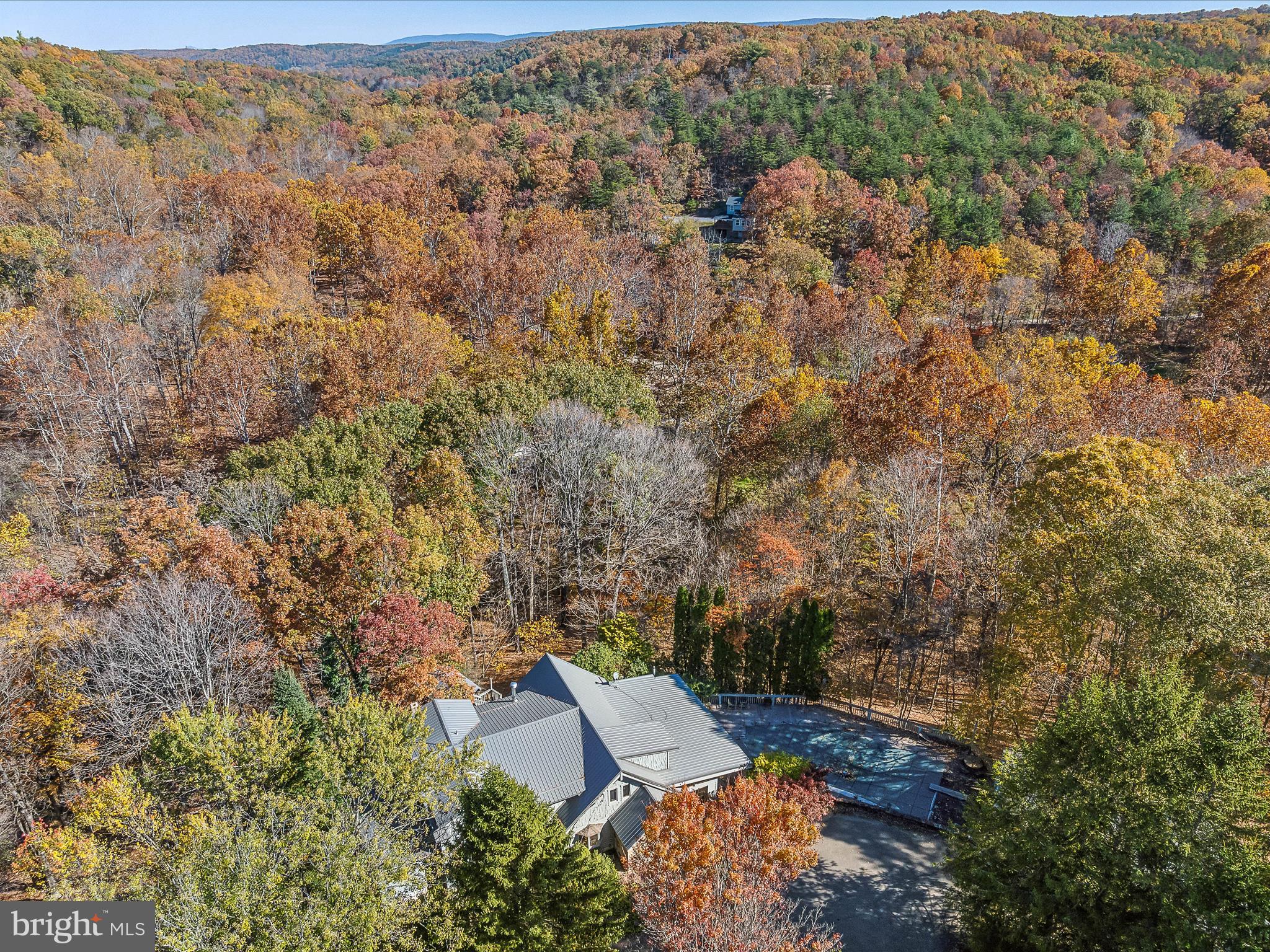 COLONIAL VILLAGE - Residential