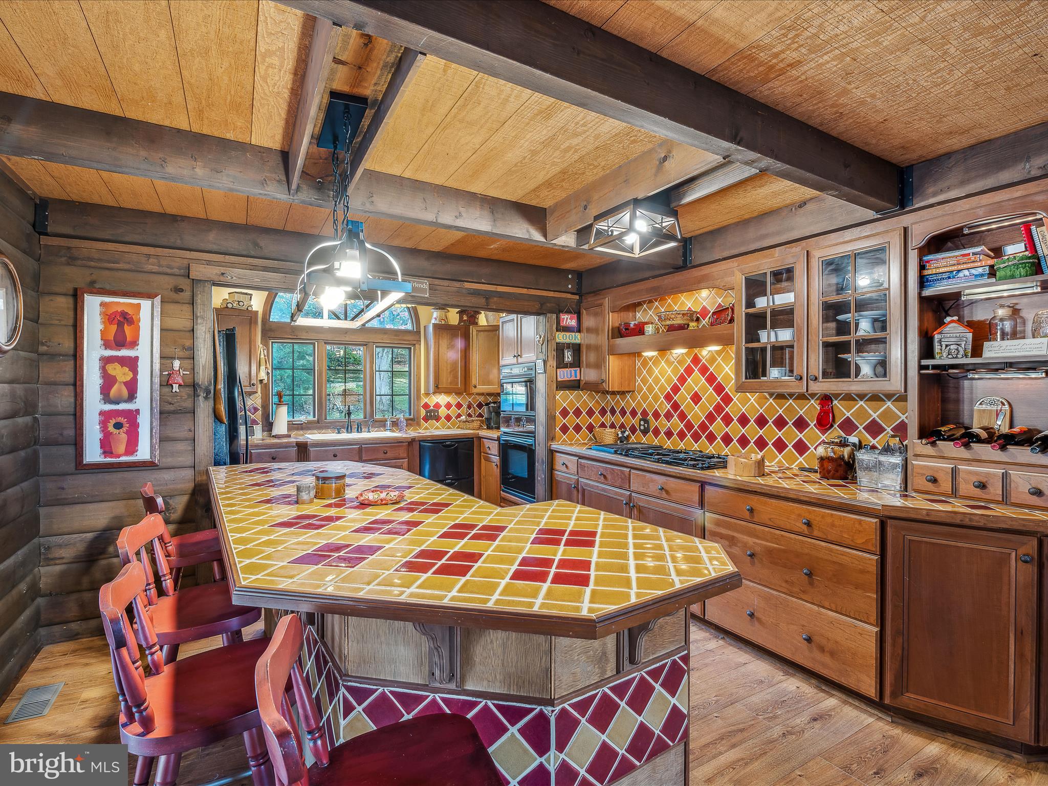 COLONIAL VILLAGE - Residential