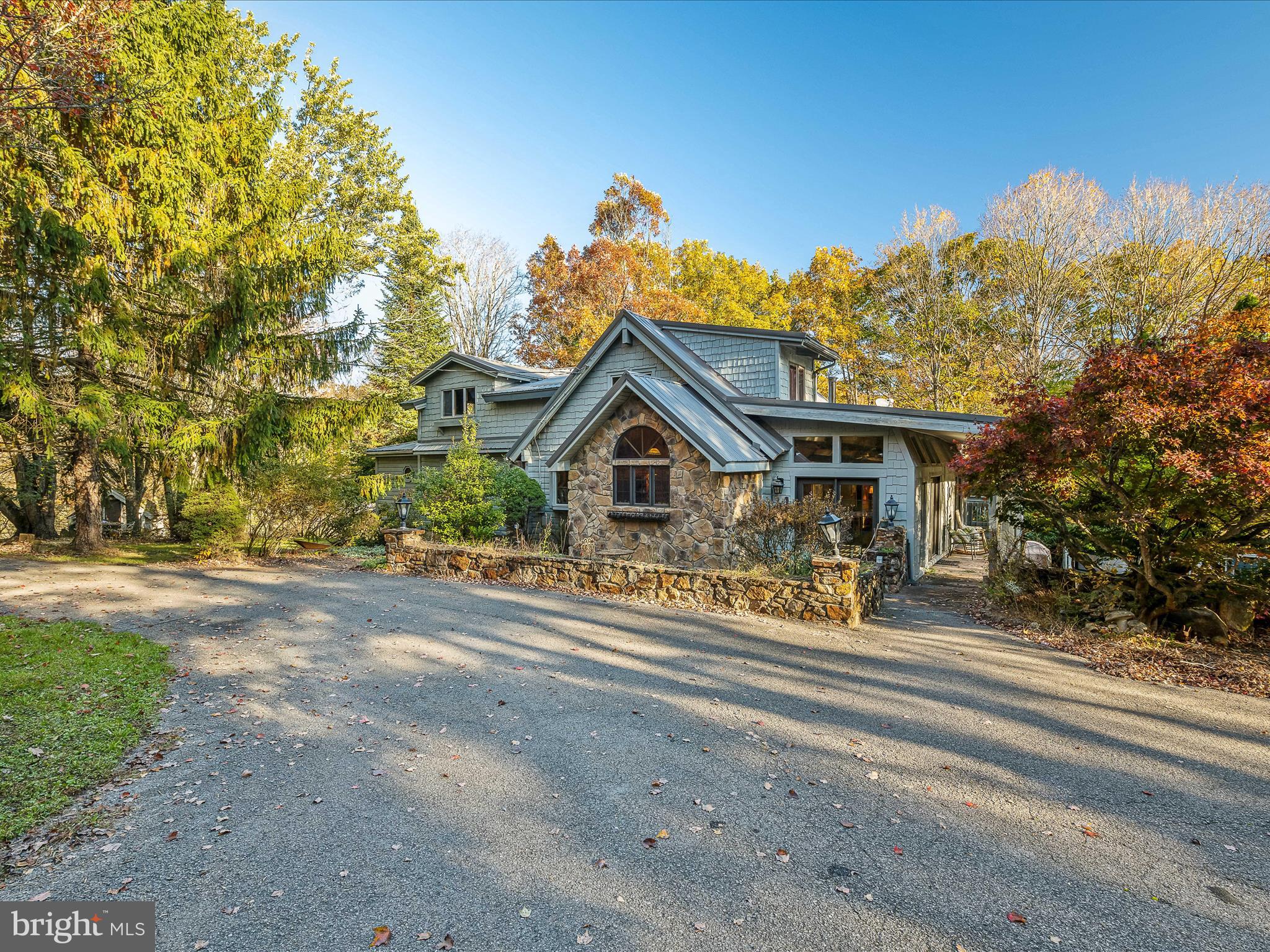 COLONIAL VILLAGE - Residential