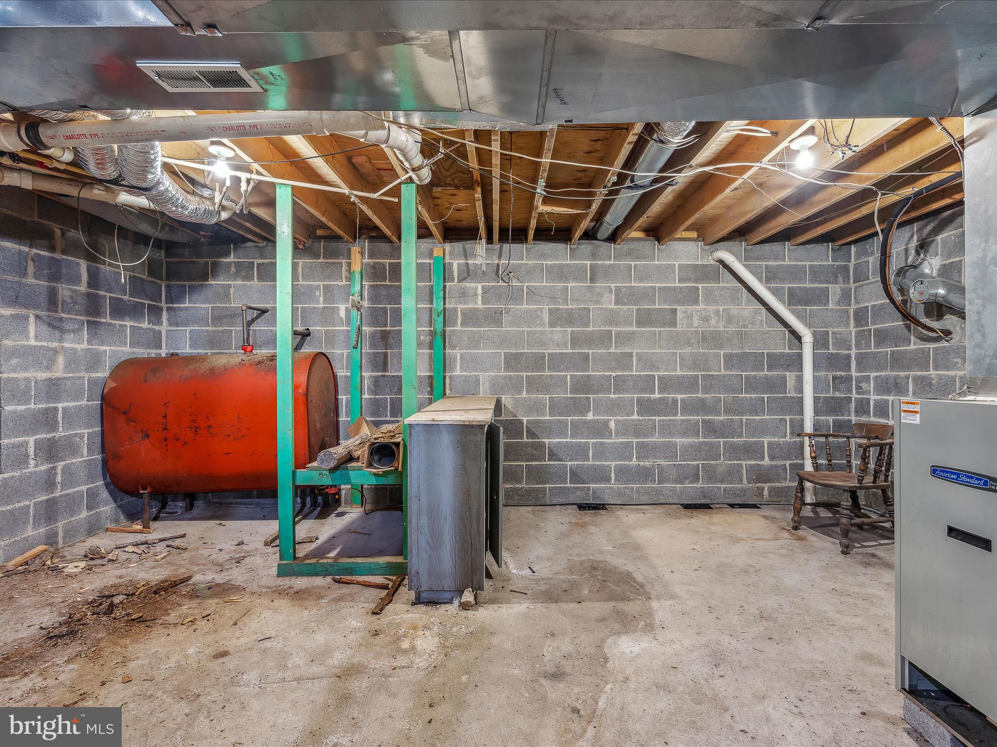 COLONIAL VILLAGE - Residential