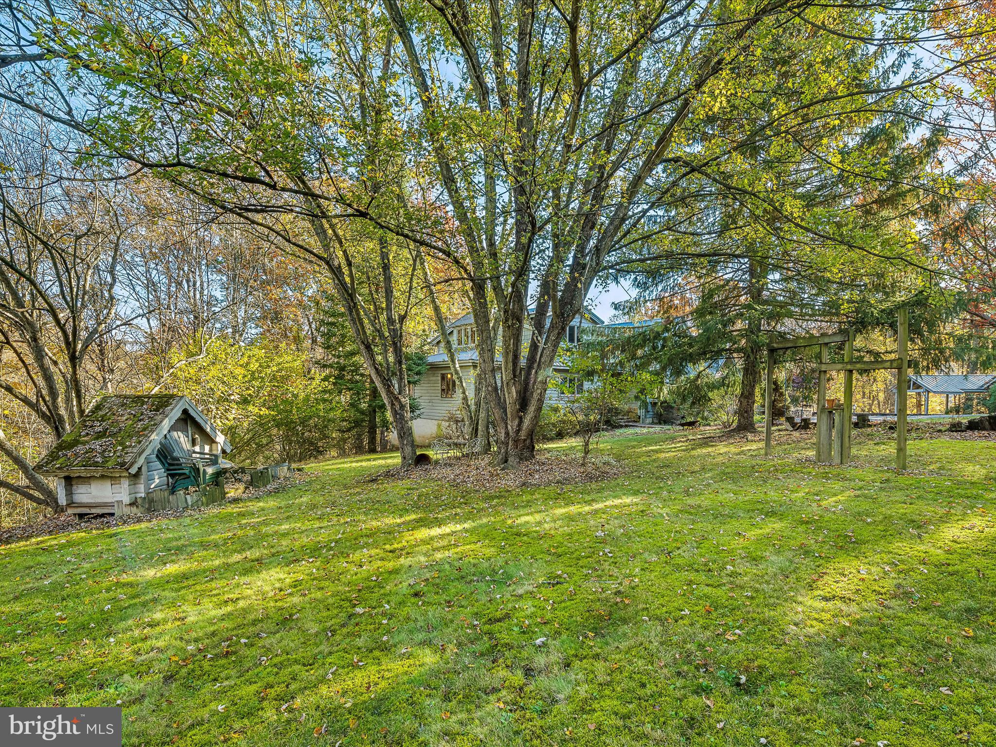 COLONIAL VILLAGE - Residential