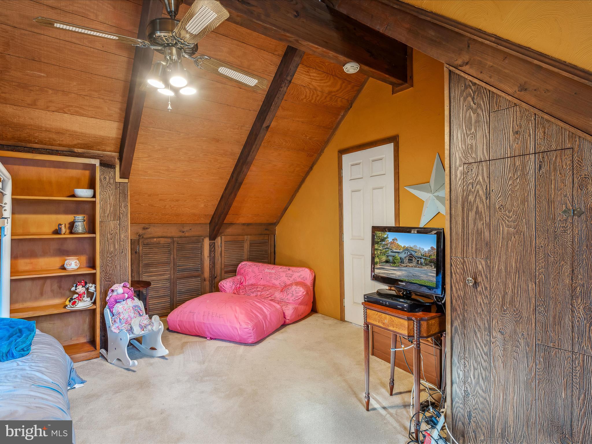 COLONIAL VILLAGE - Residential