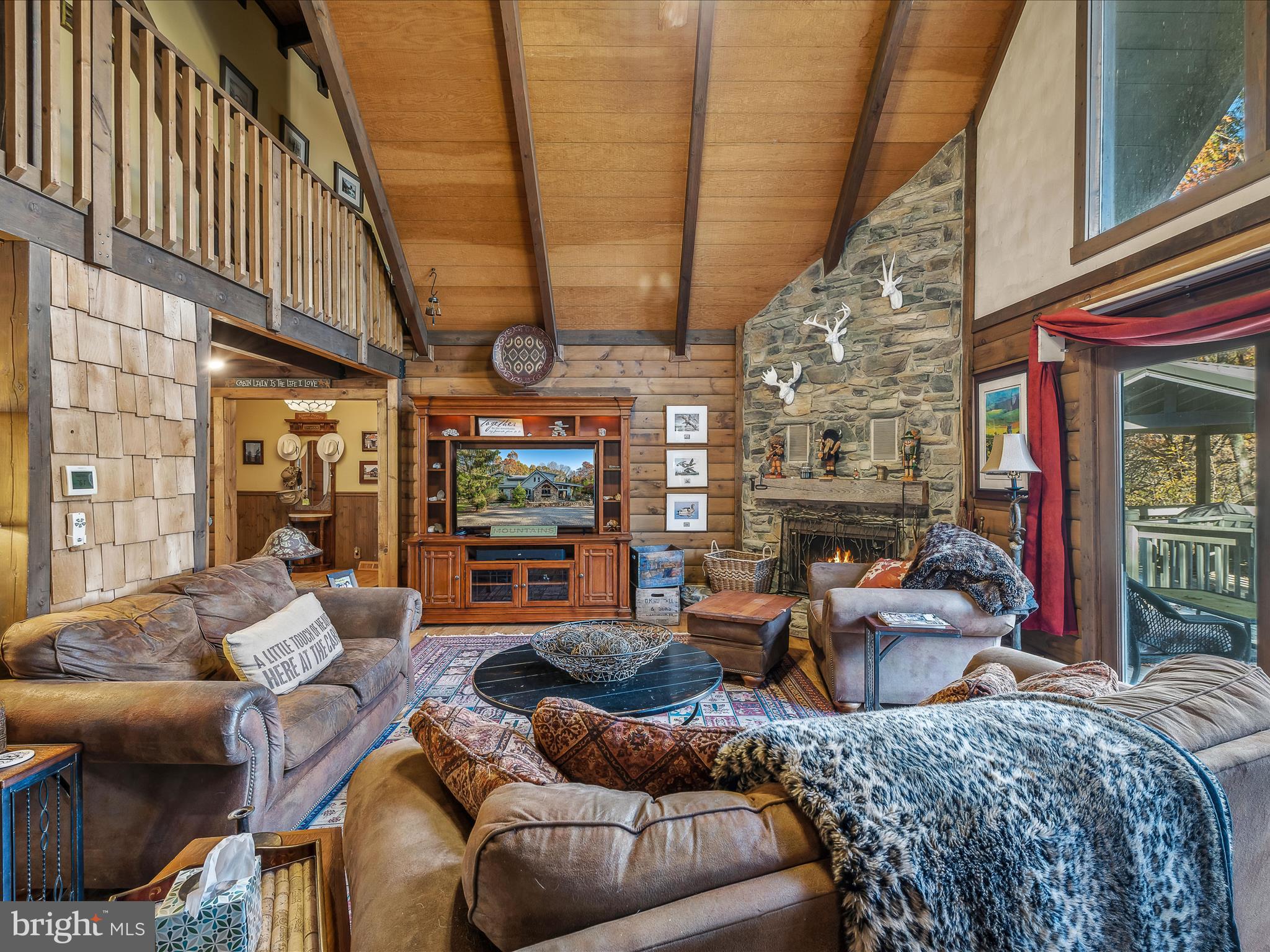 COLONIAL VILLAGE - Residential