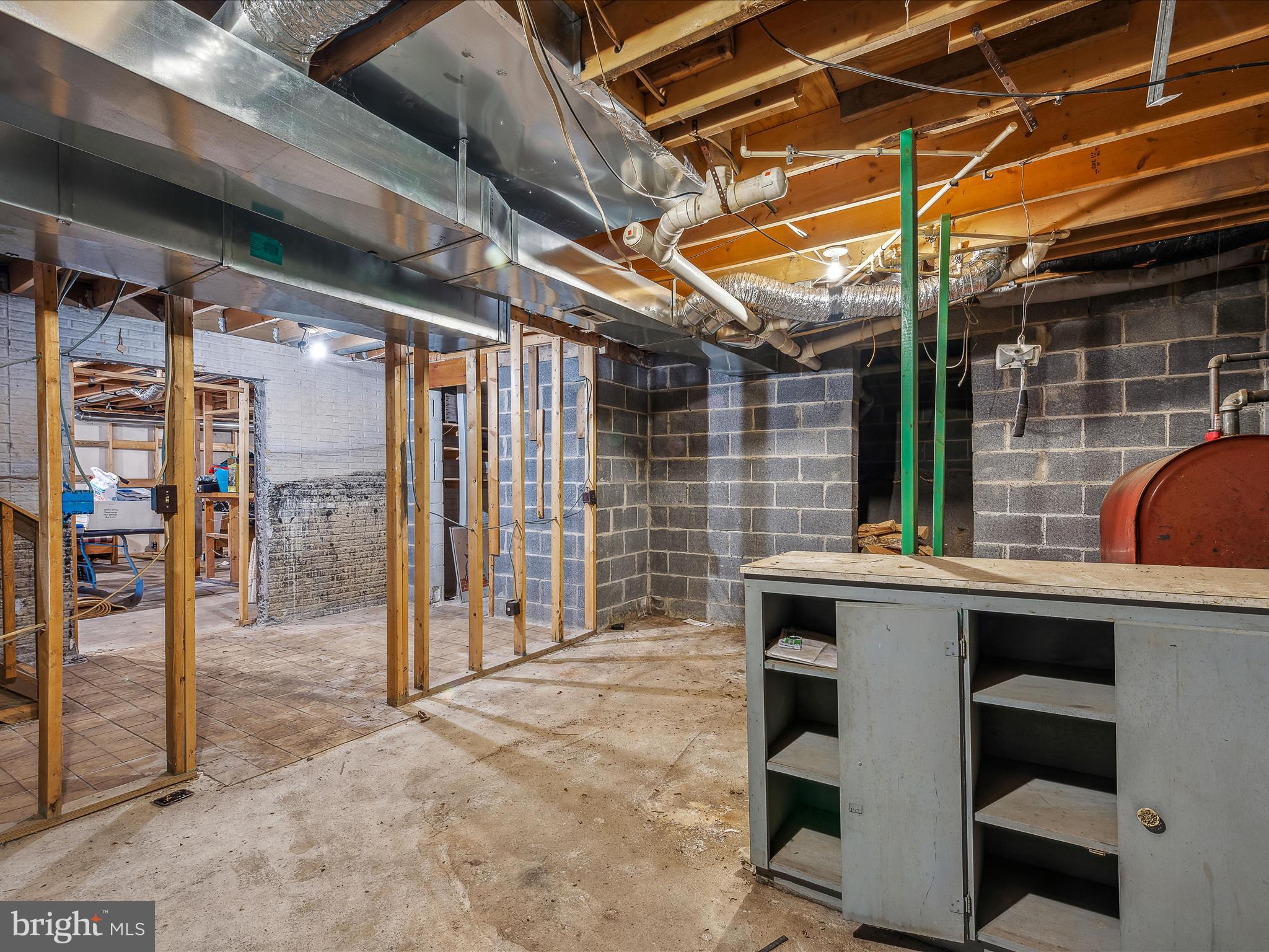 COLONIAL VILLAGE - Residential