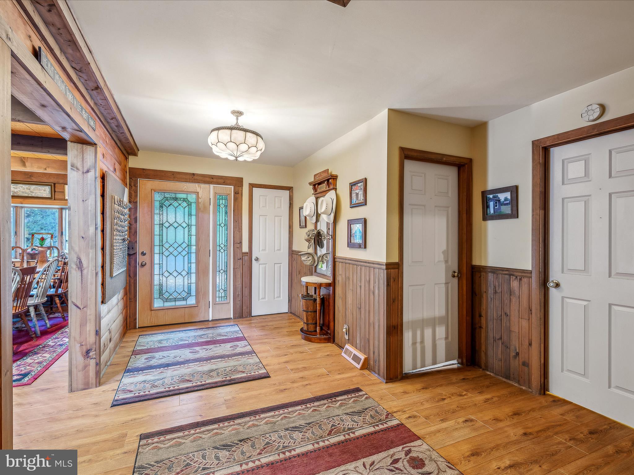 COLONIAL VILLAGE - Residential