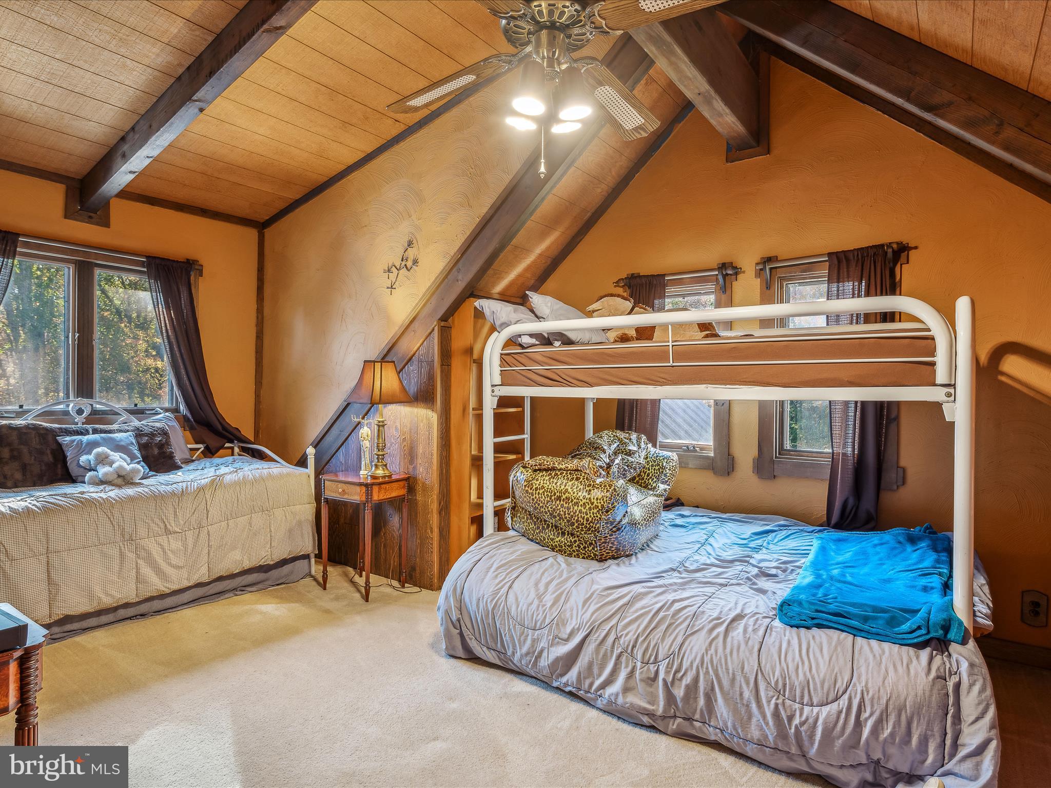 COLONIAL VILLAGE - Residential