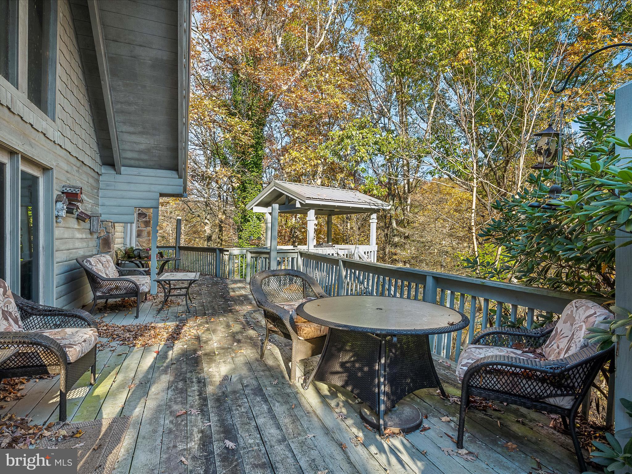 COLONIAL VILLAGE - Residential