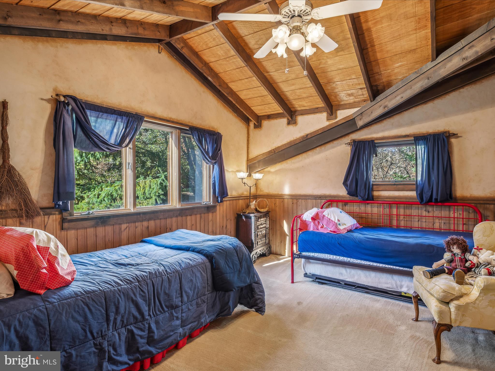 COLONIAL VILLAGE - Residential