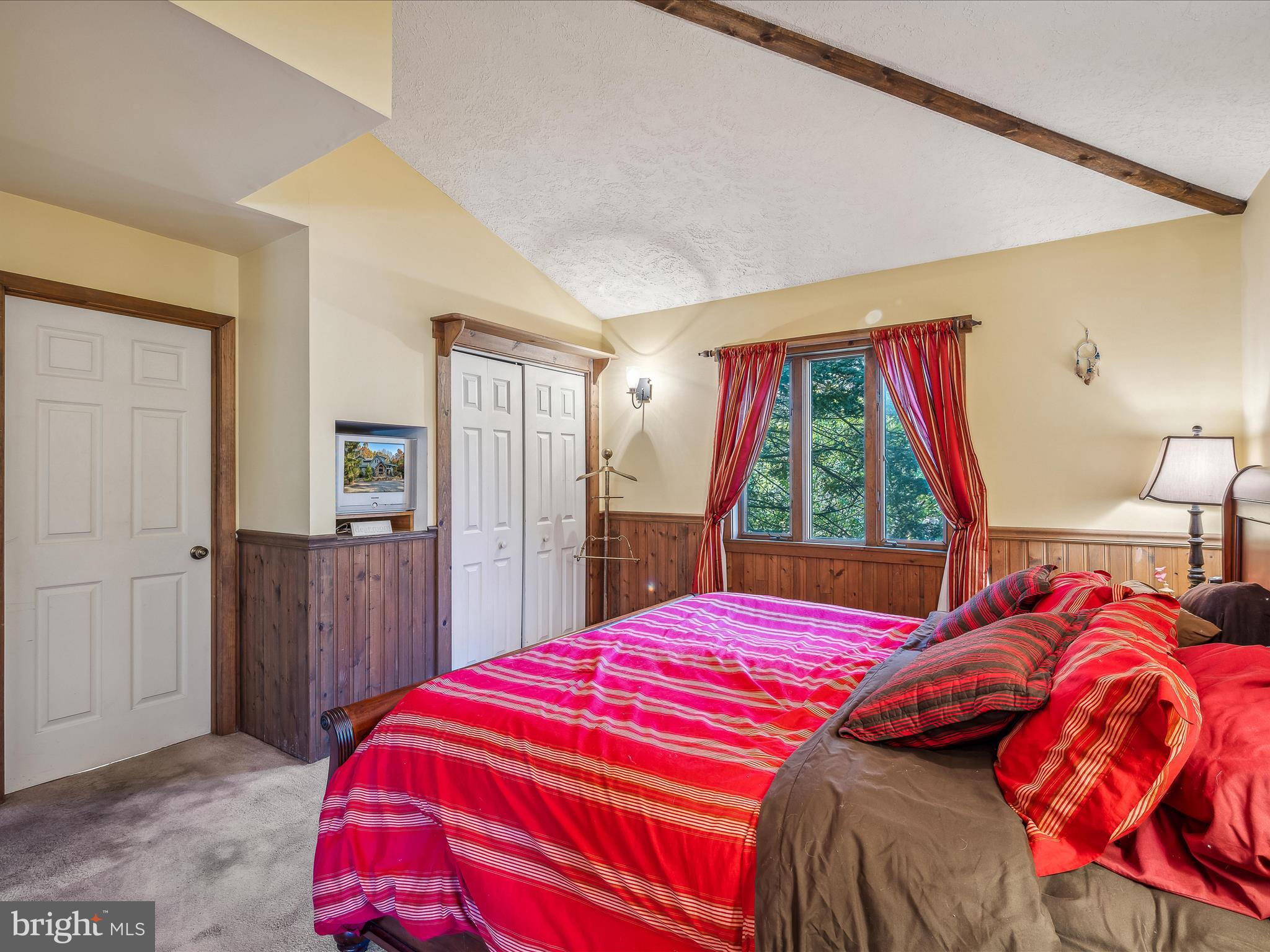 COLONIAL VILLAGE - Residential