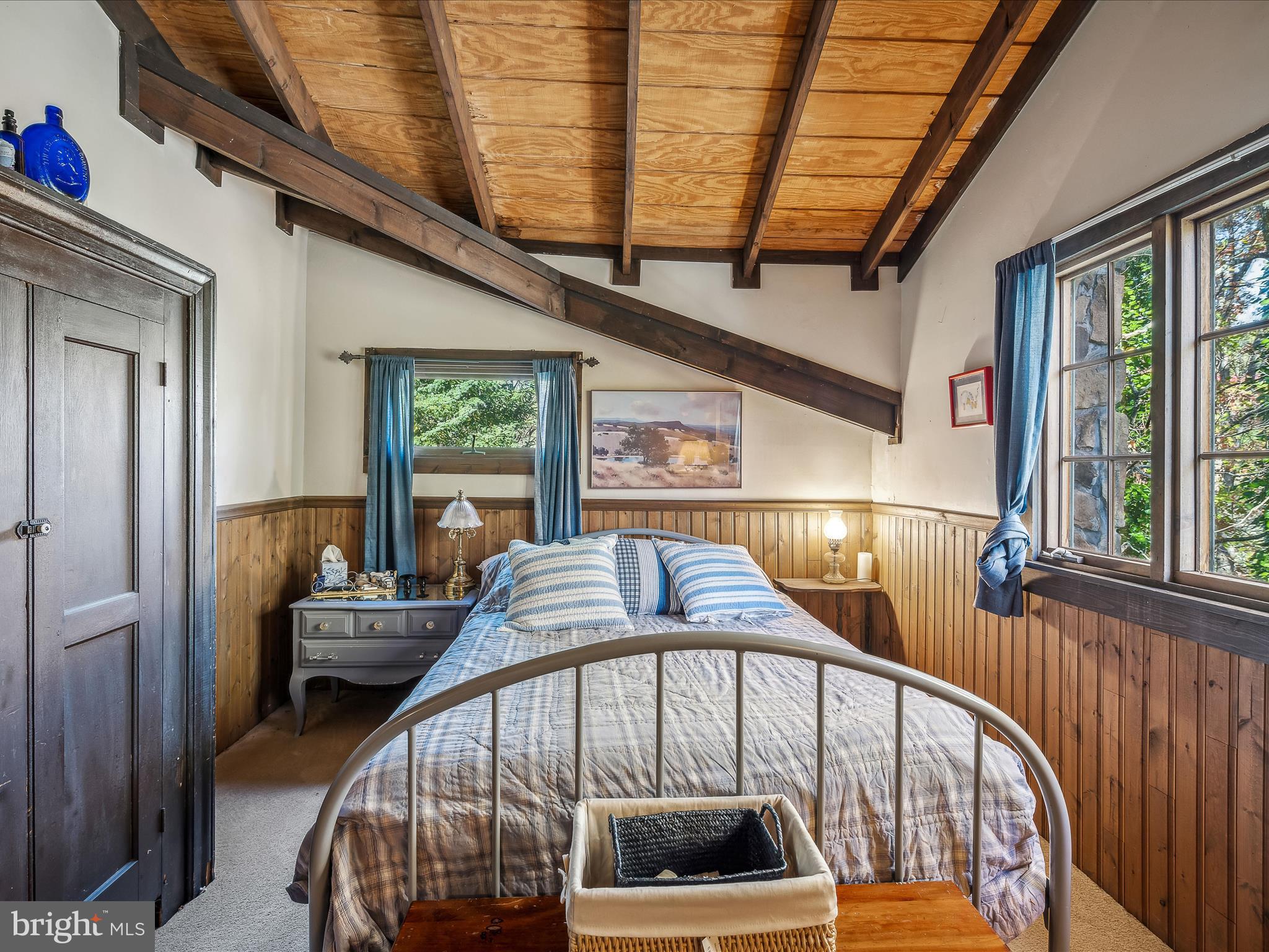 COLONIAL VILLAGE - Residential