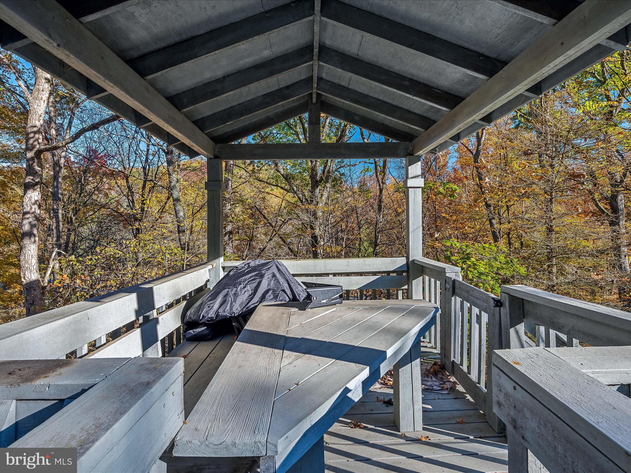 COLONIAL VILLAGE - Residential