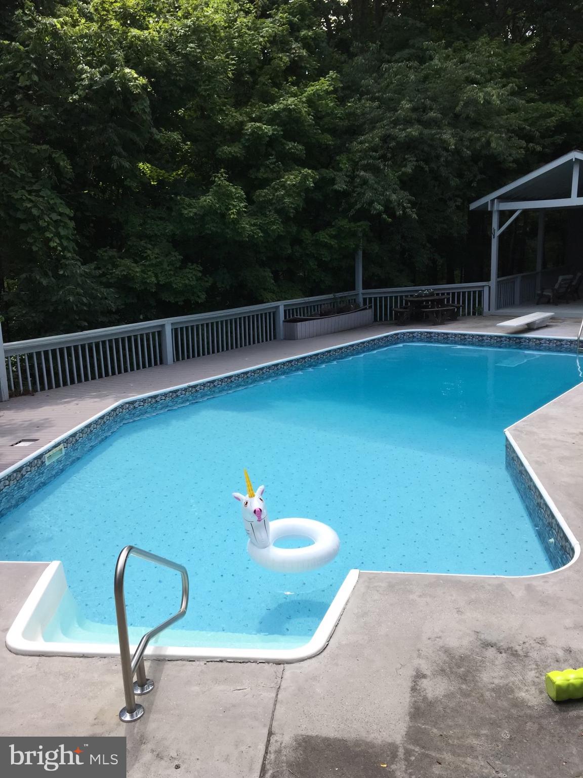 COLONIAL VILLAGE - Residential