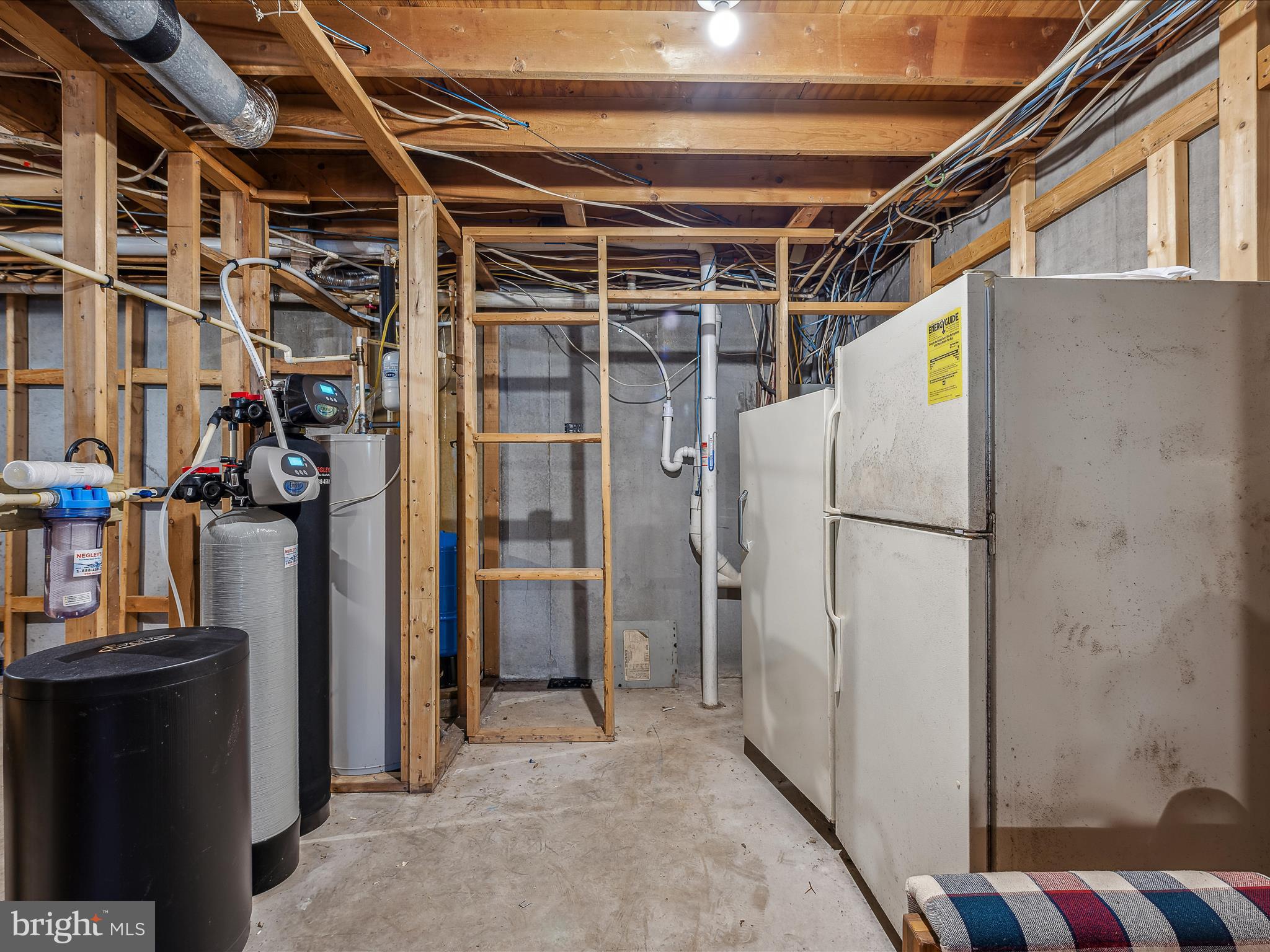 COLONIAL VILLAGE - Residential