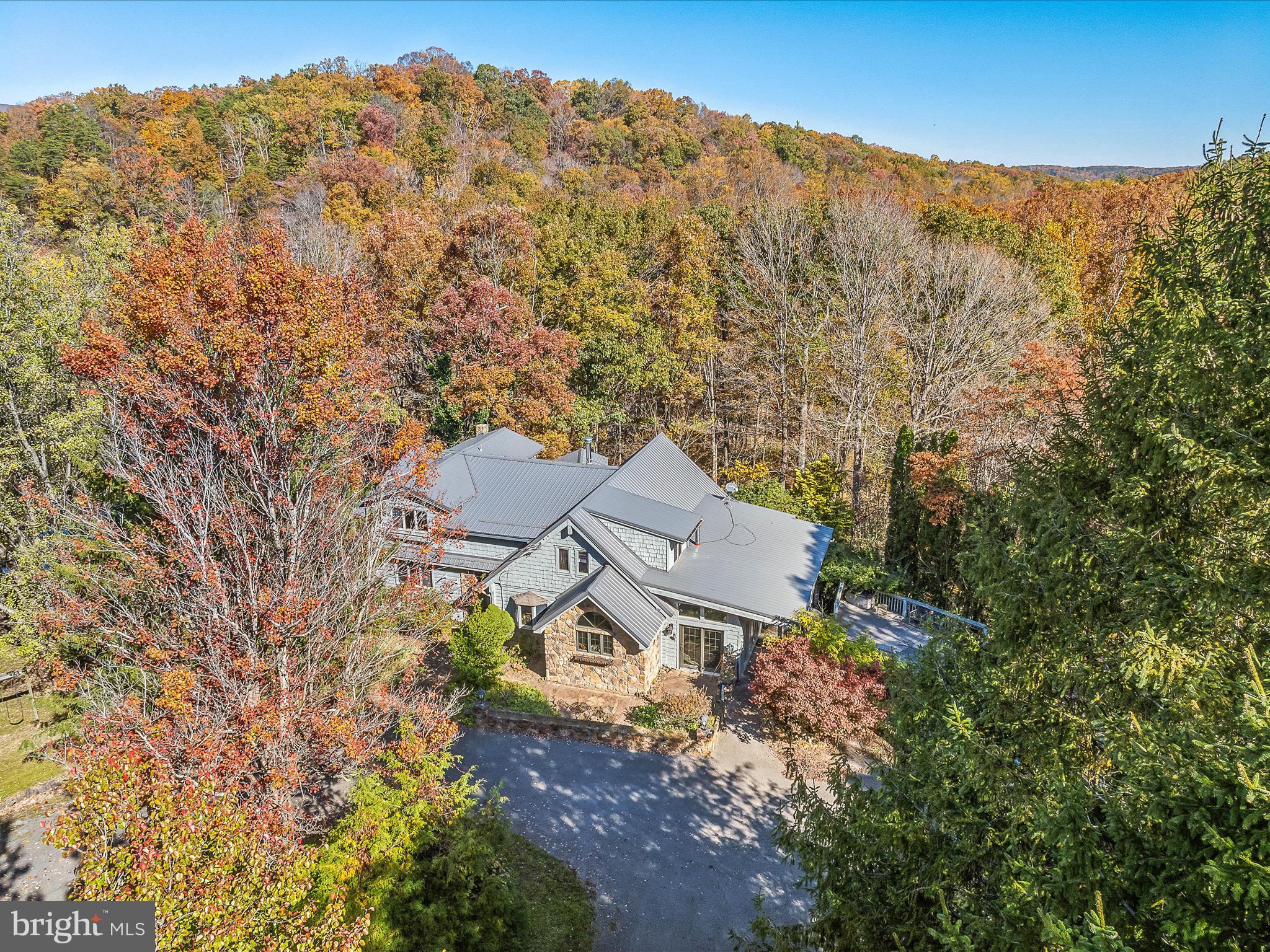 COLONIAL VILLAGE - Residential