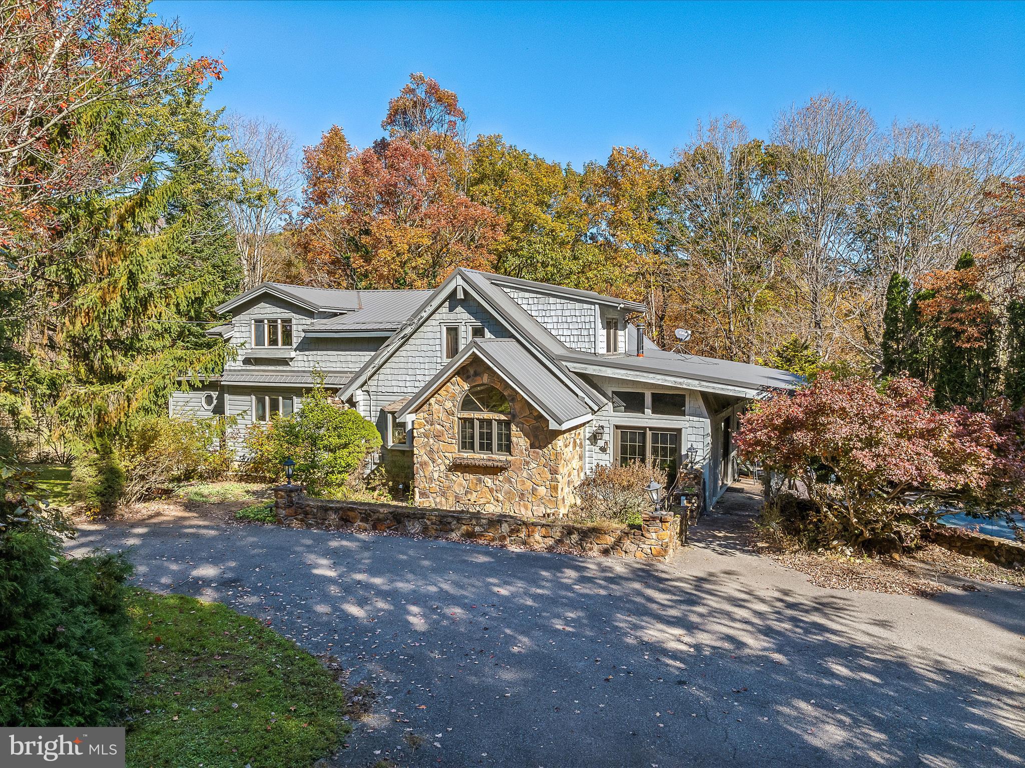 COLONIAL VILLAGE - Residential