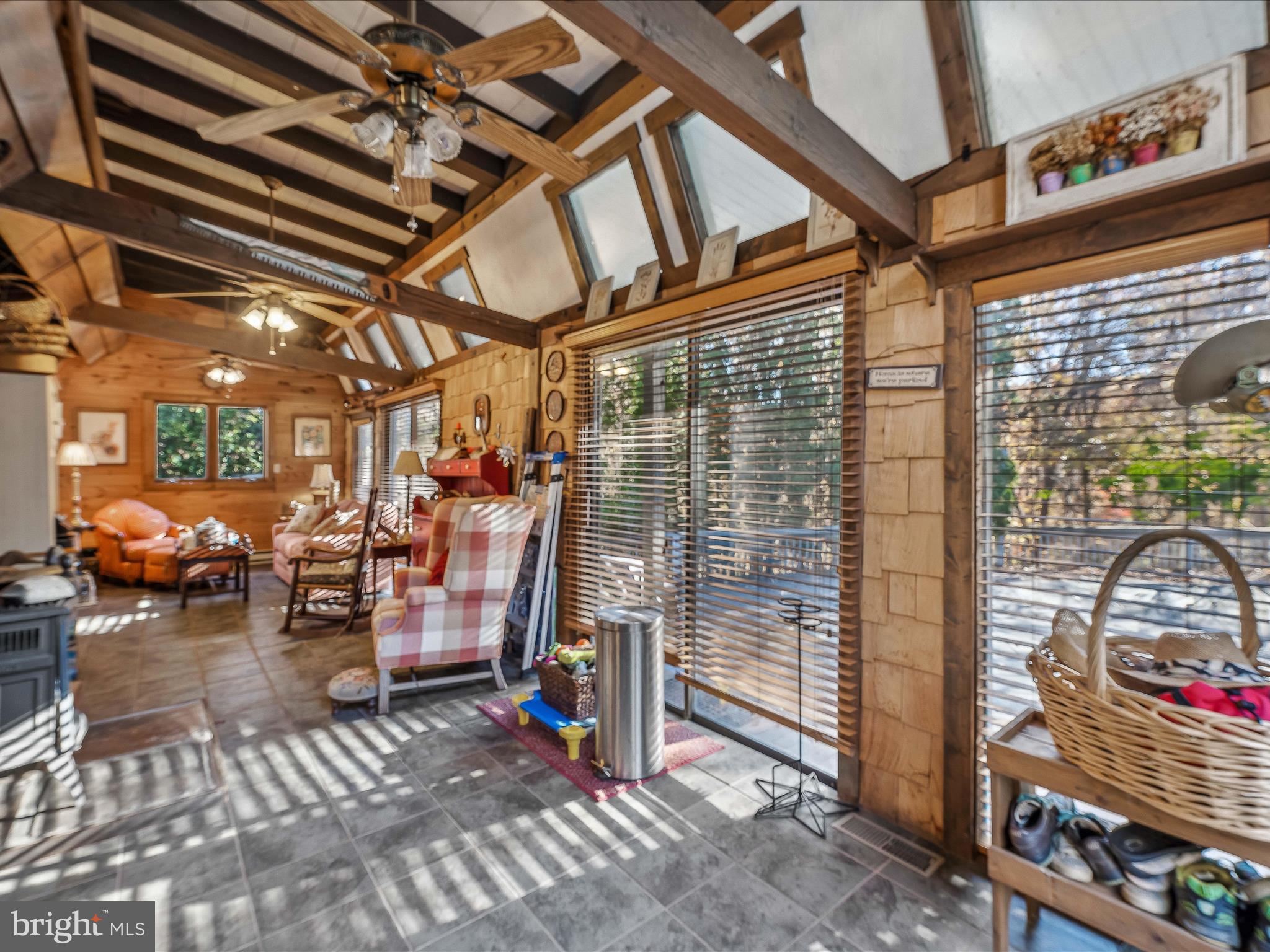 COLONIAL VILLAGE - Residential