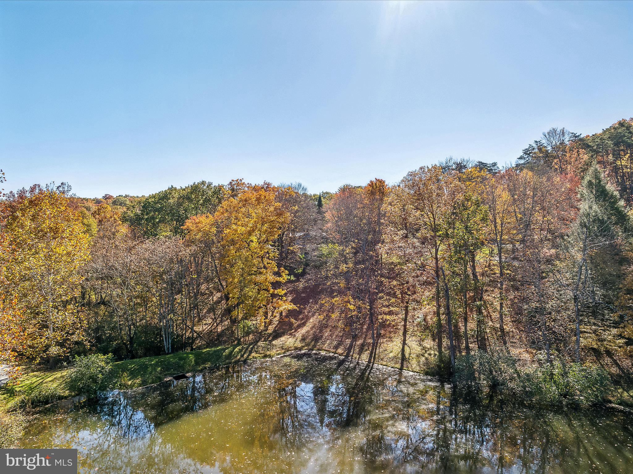COLONIAL VILLAGE - Residential