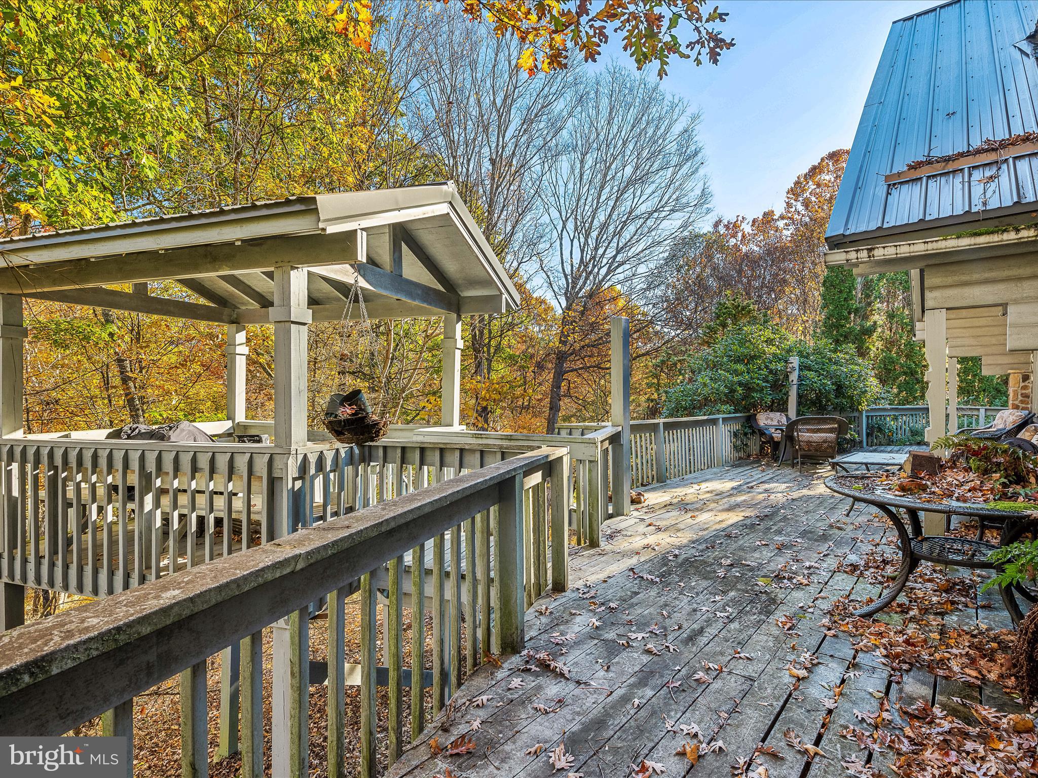 COLONIAL VILLAGE - Residential