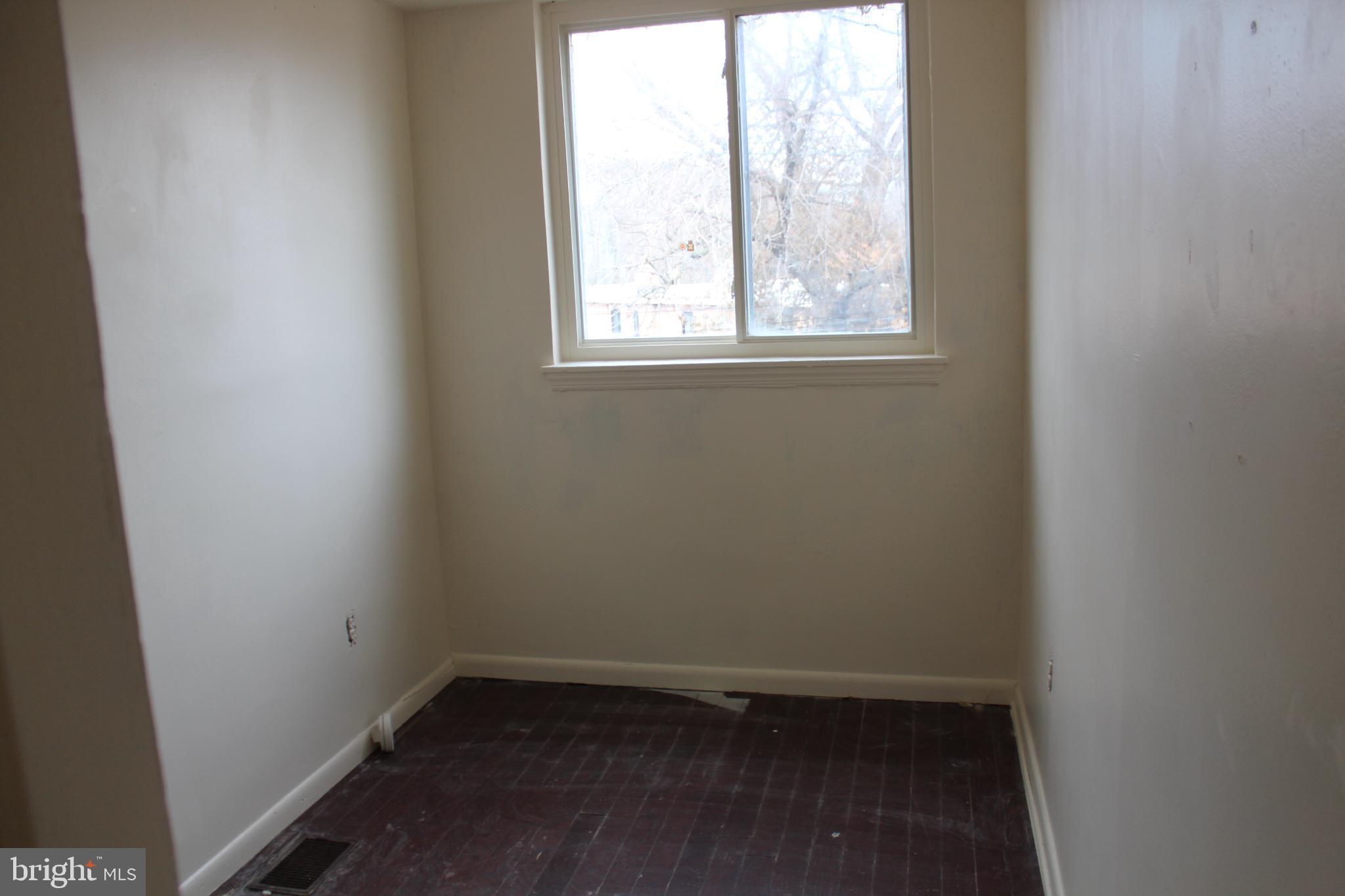 236 VARNUM STREET NE