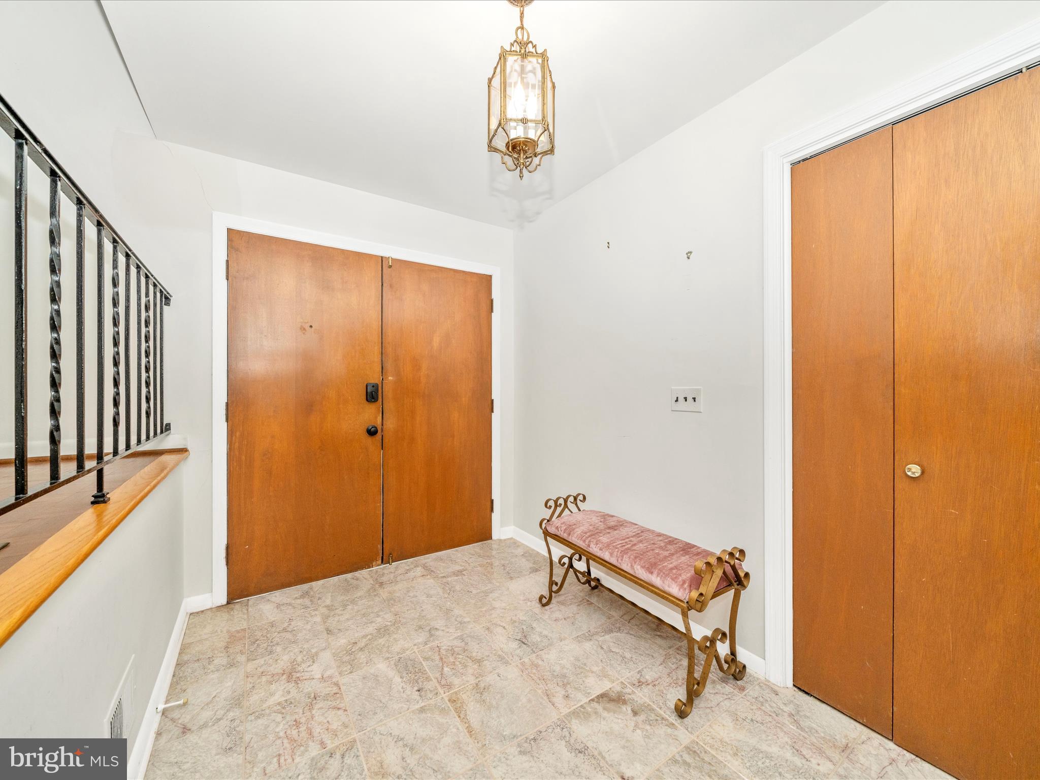 921 SAXON HILL DRIVE