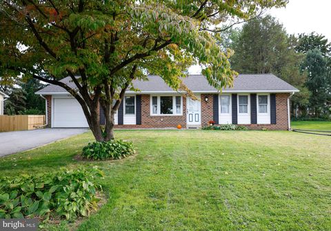 Photo of 338 E Oregon Road, LITITZ, PA 17543 (MLS # PALA2076586)