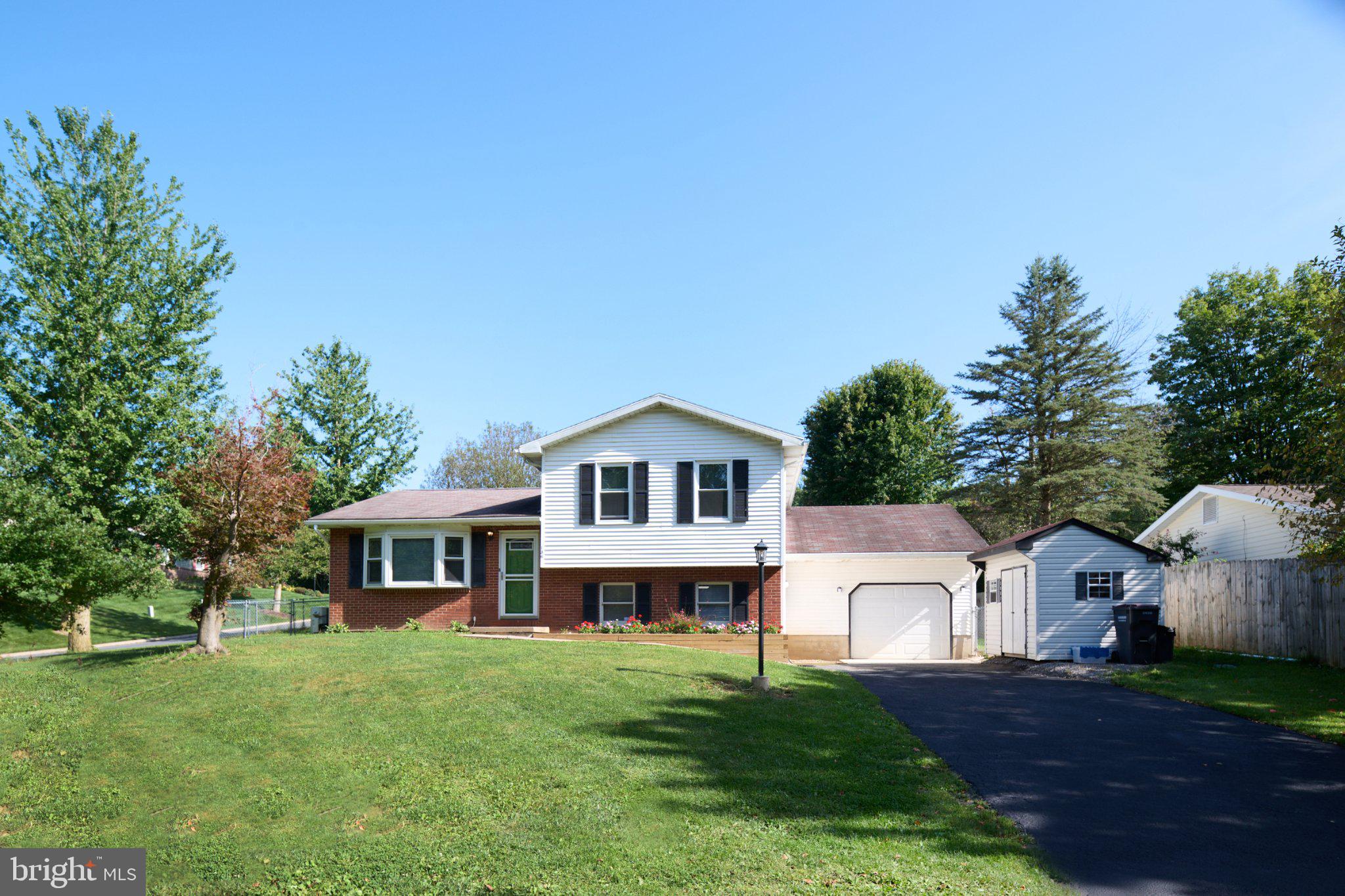 136 CREEKSIDE DRIVE