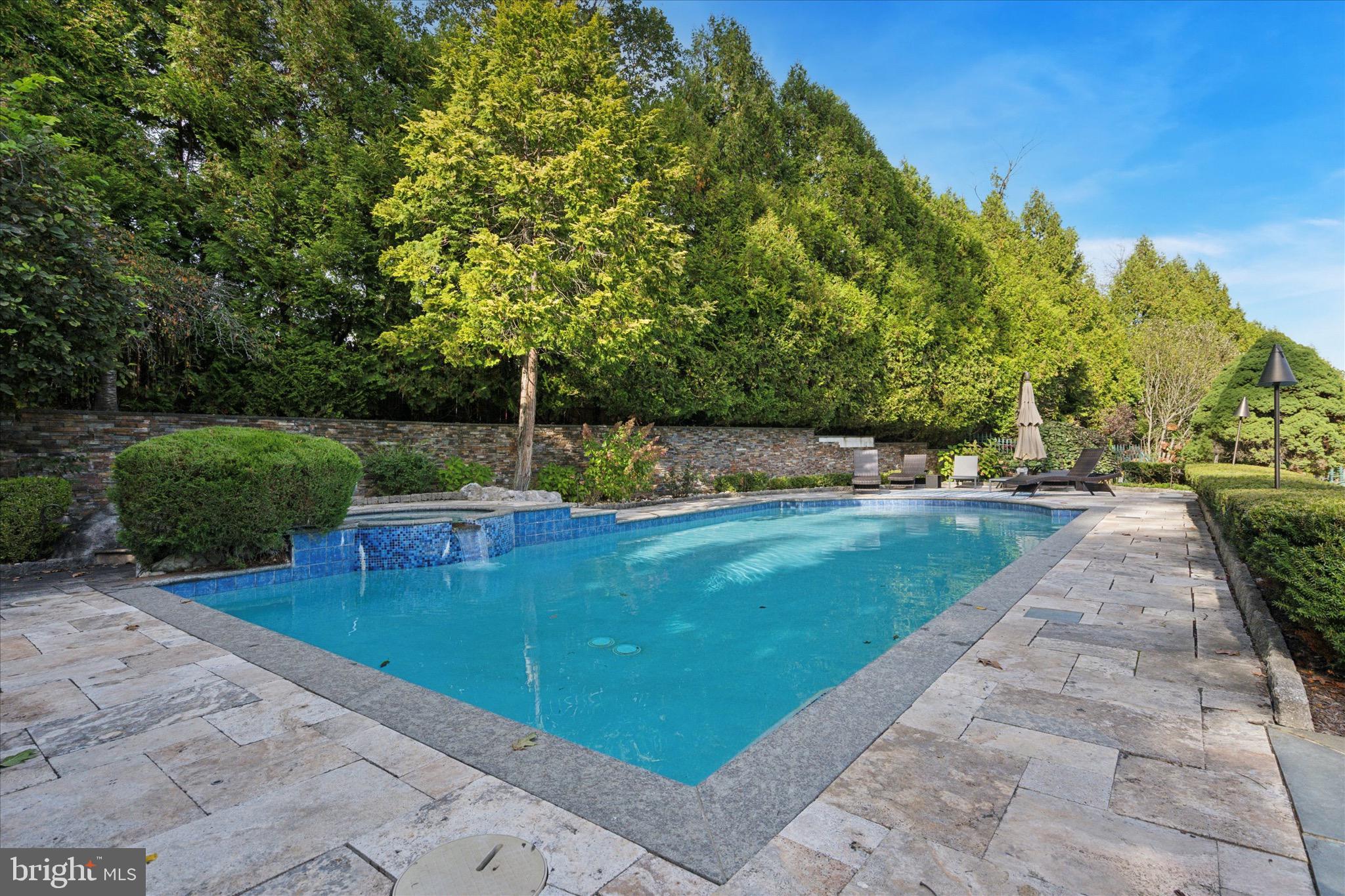 MOUNT EYRE MANOR - Residential