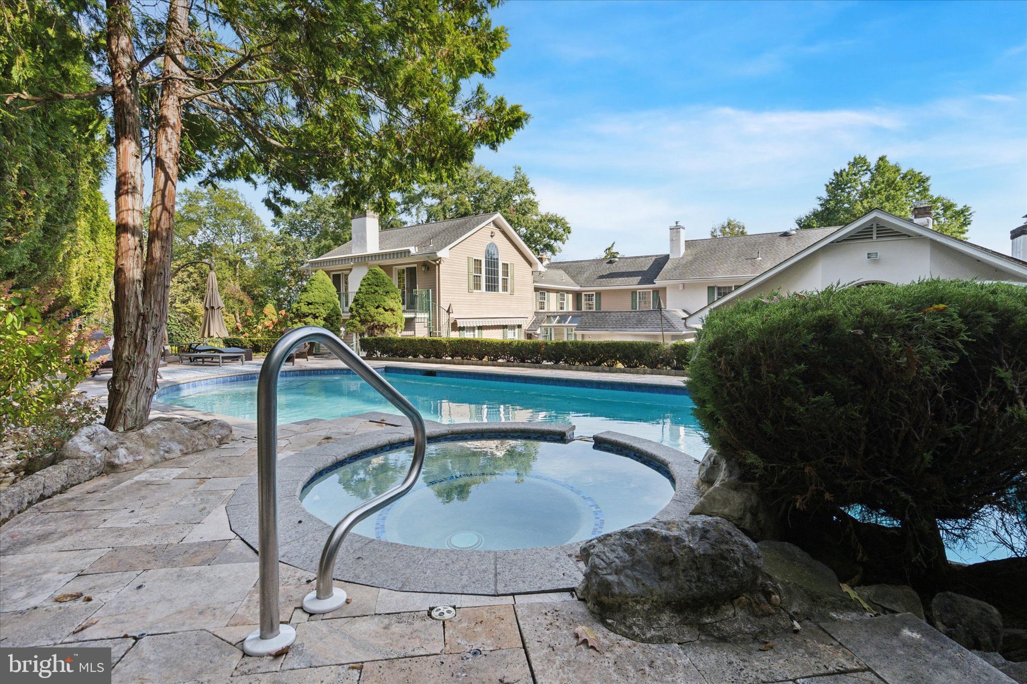 MOUNT EYRE MANOR - Residential