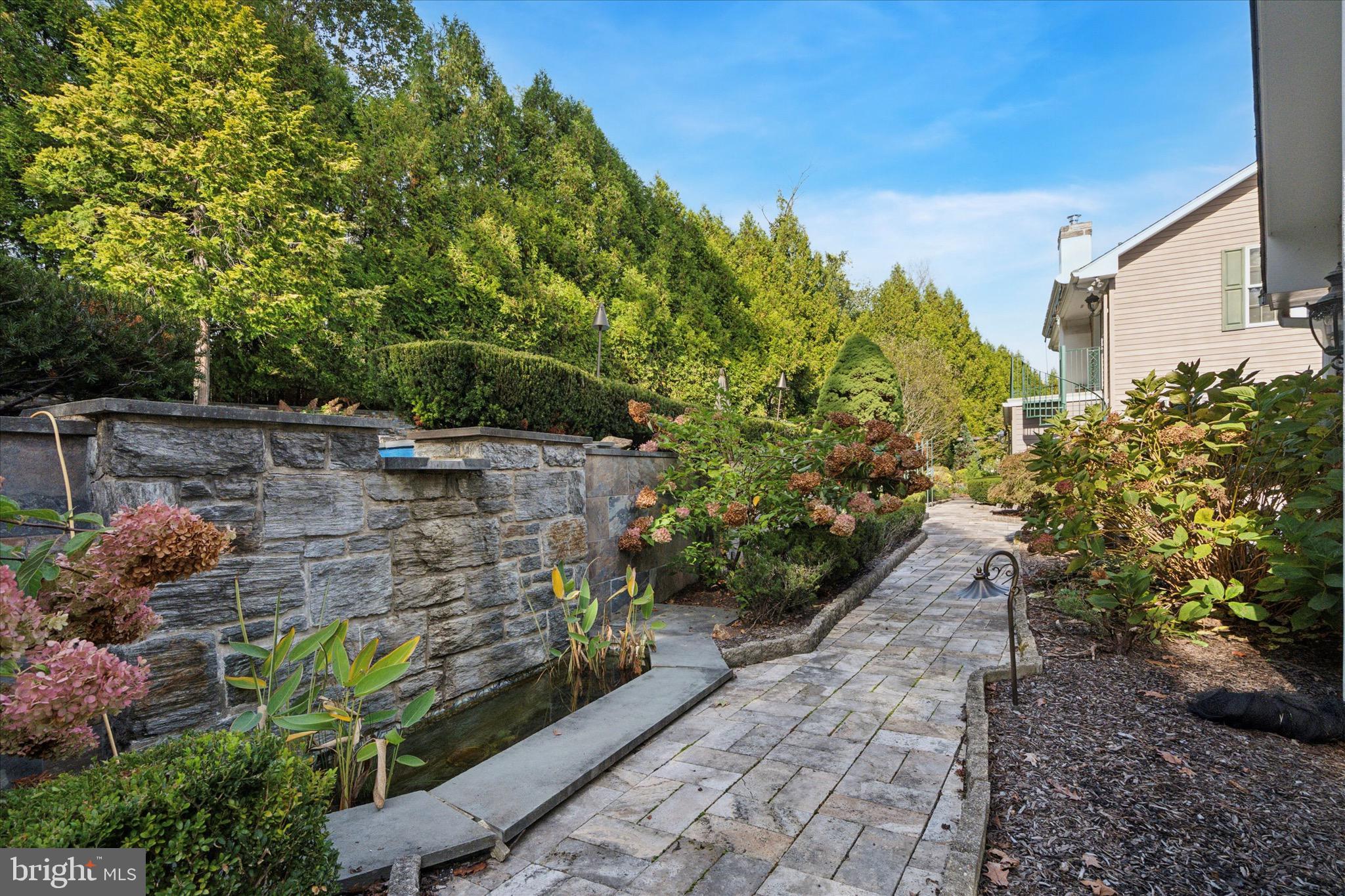 MOUNT EYRE MANOR - Residential