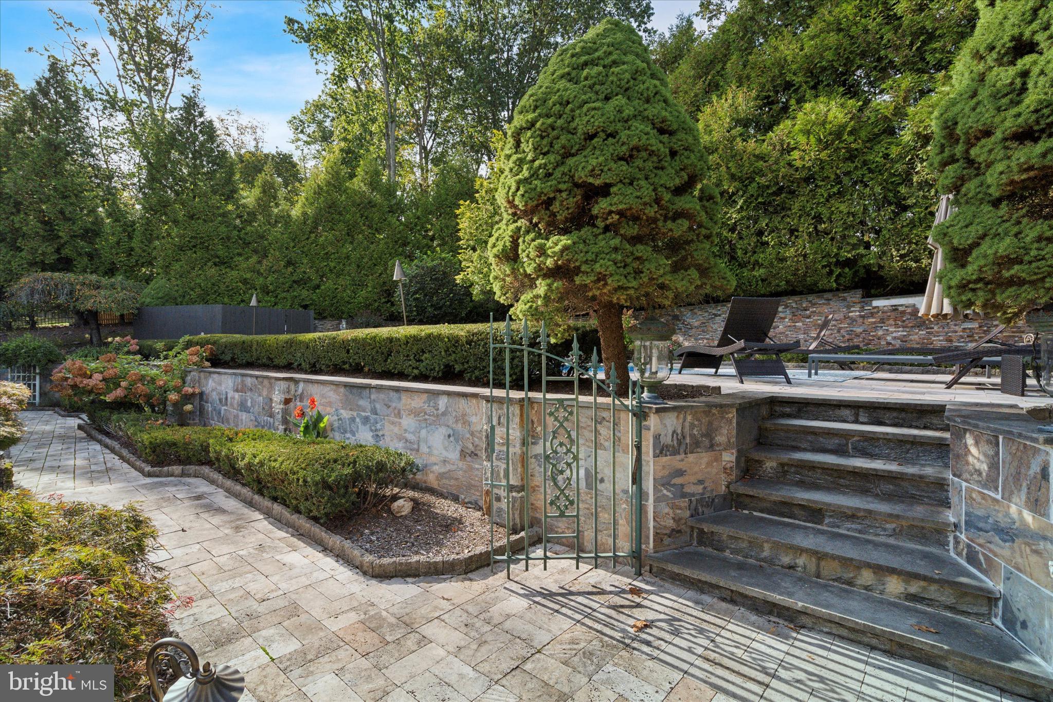 MOUNT EYRE MANOR - Residential