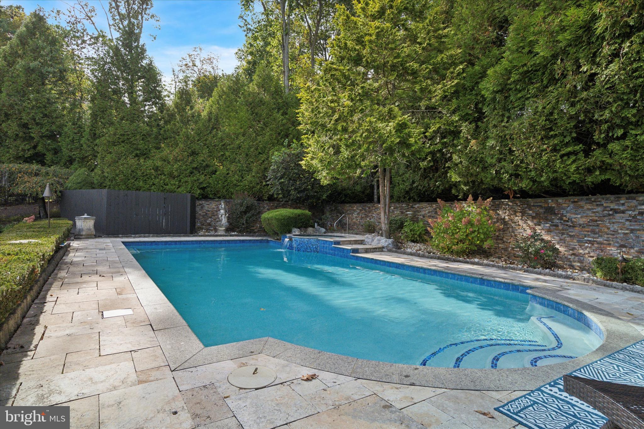 MOUNT EYRE MANOR - Residential