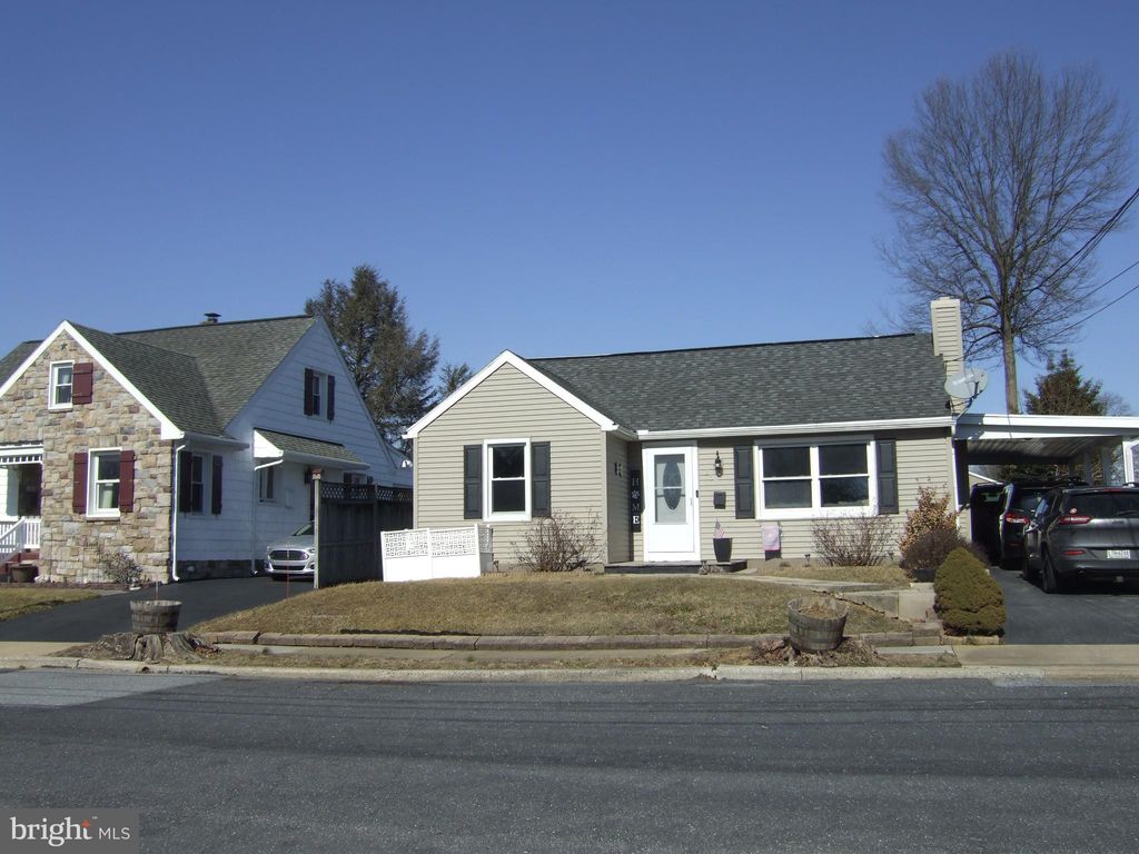 Photo of 237 Noble Street, LITITZ, PA 17543 (MLS # PALA2065118)