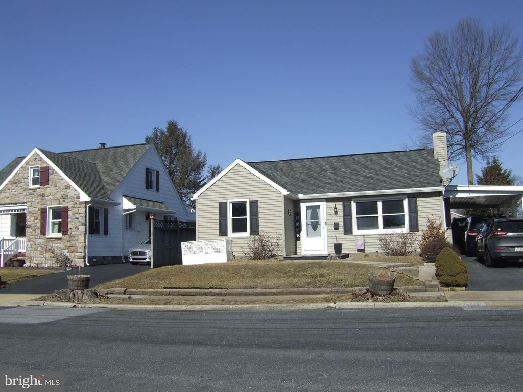Photo of 237 Noble Street, LITITZ, PA 17543 (MLS # PALA2065118)