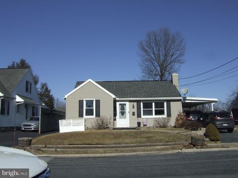 Photo of 237 Noble Street, LITITZ, PA 17543 (MLS # PALA2065118)