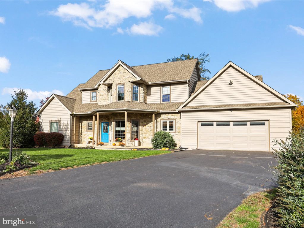 Photo of 2340 Barrister Drive, YORK, PA 17404 (MLS # PAYK2091616)