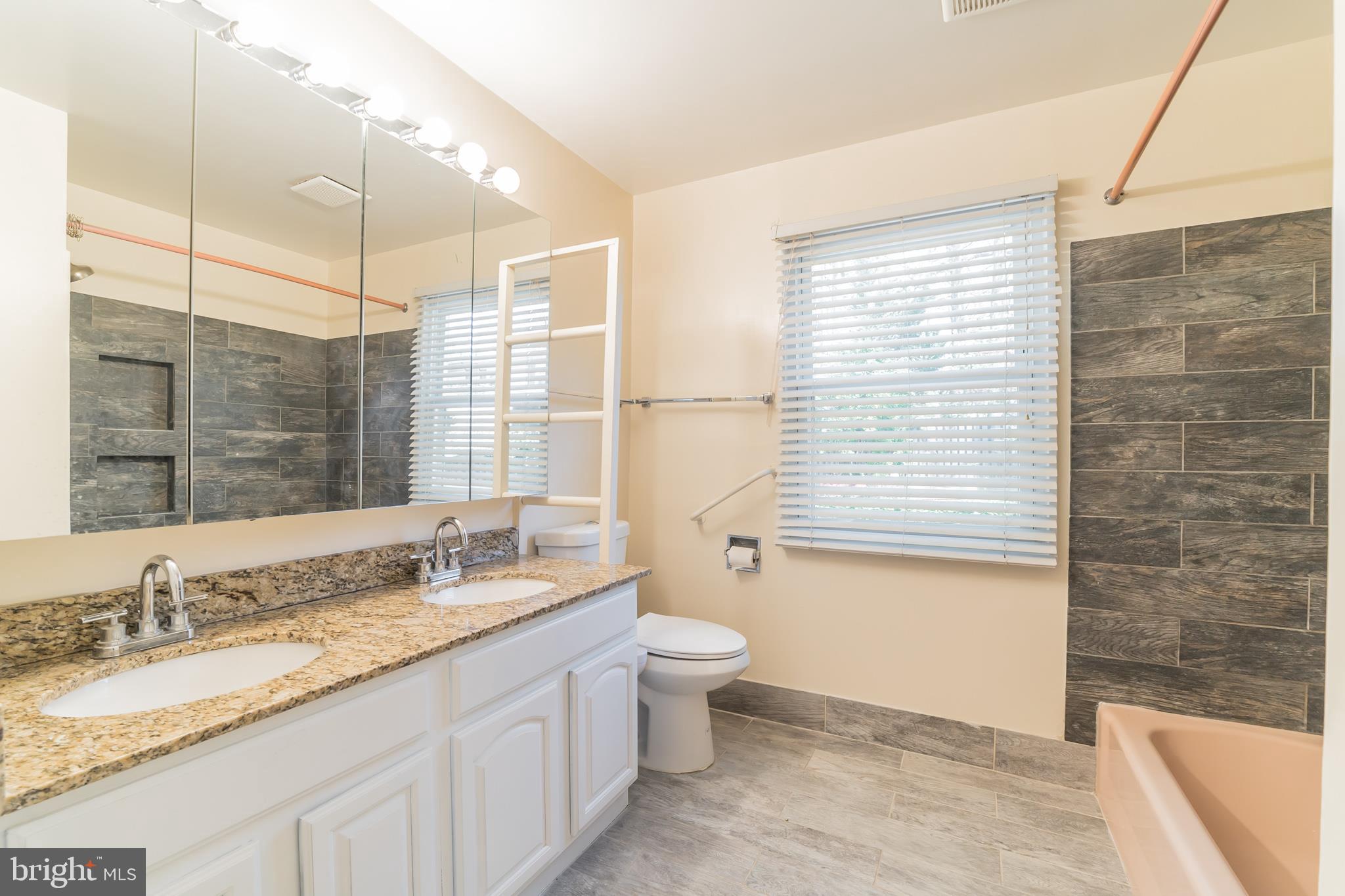 GREENWOOD KNOLLS - Residential