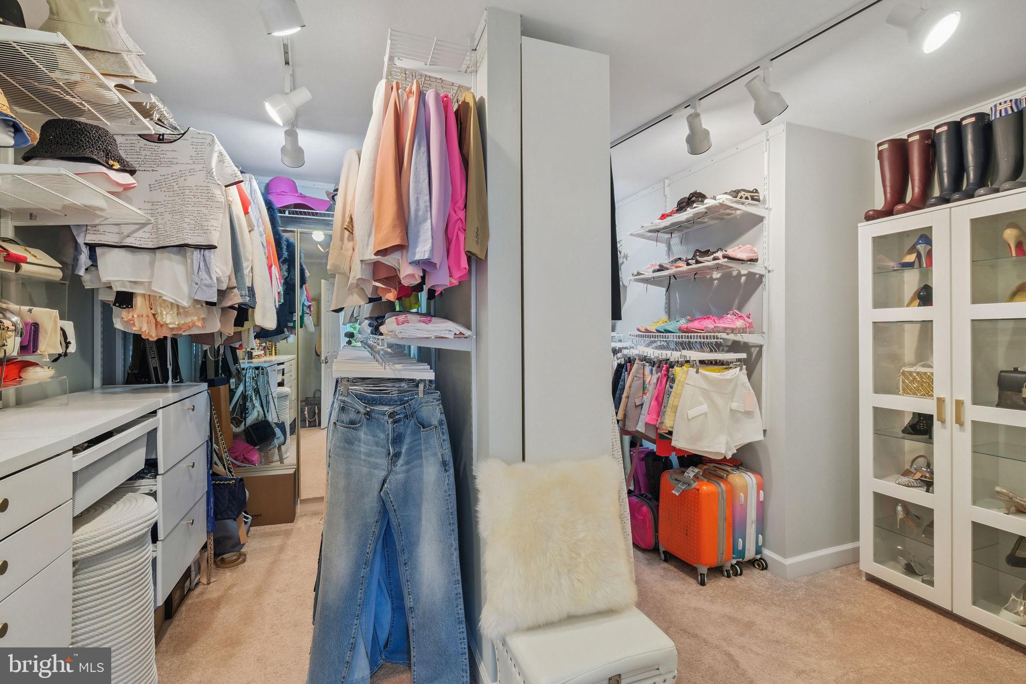 DARNESTOWN KNOLLS - Residential