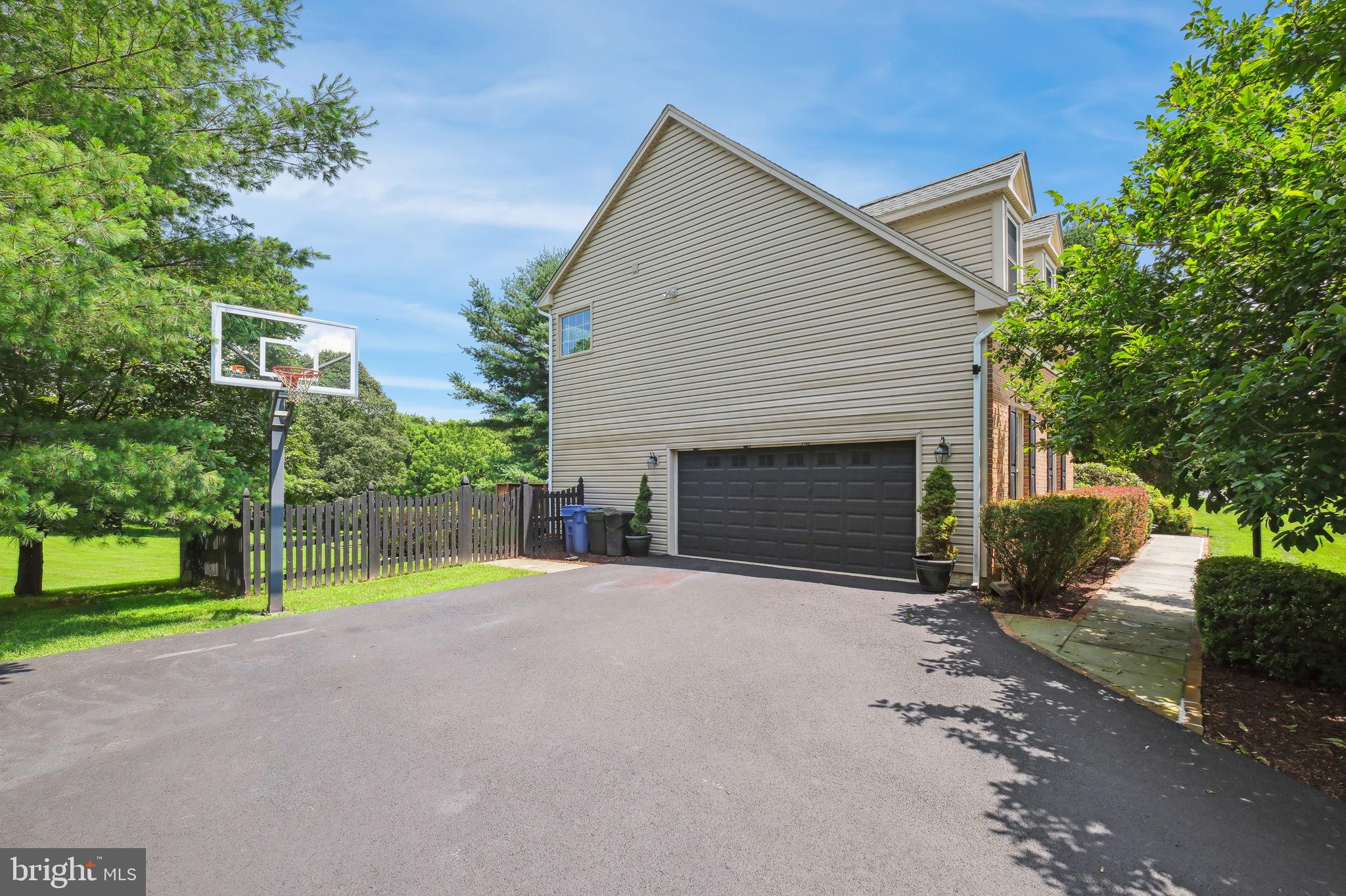 DARNESTOWN KNOLLS - Residential