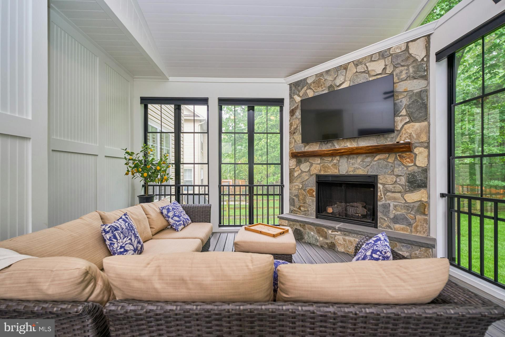 PEMBROOKE - Residential