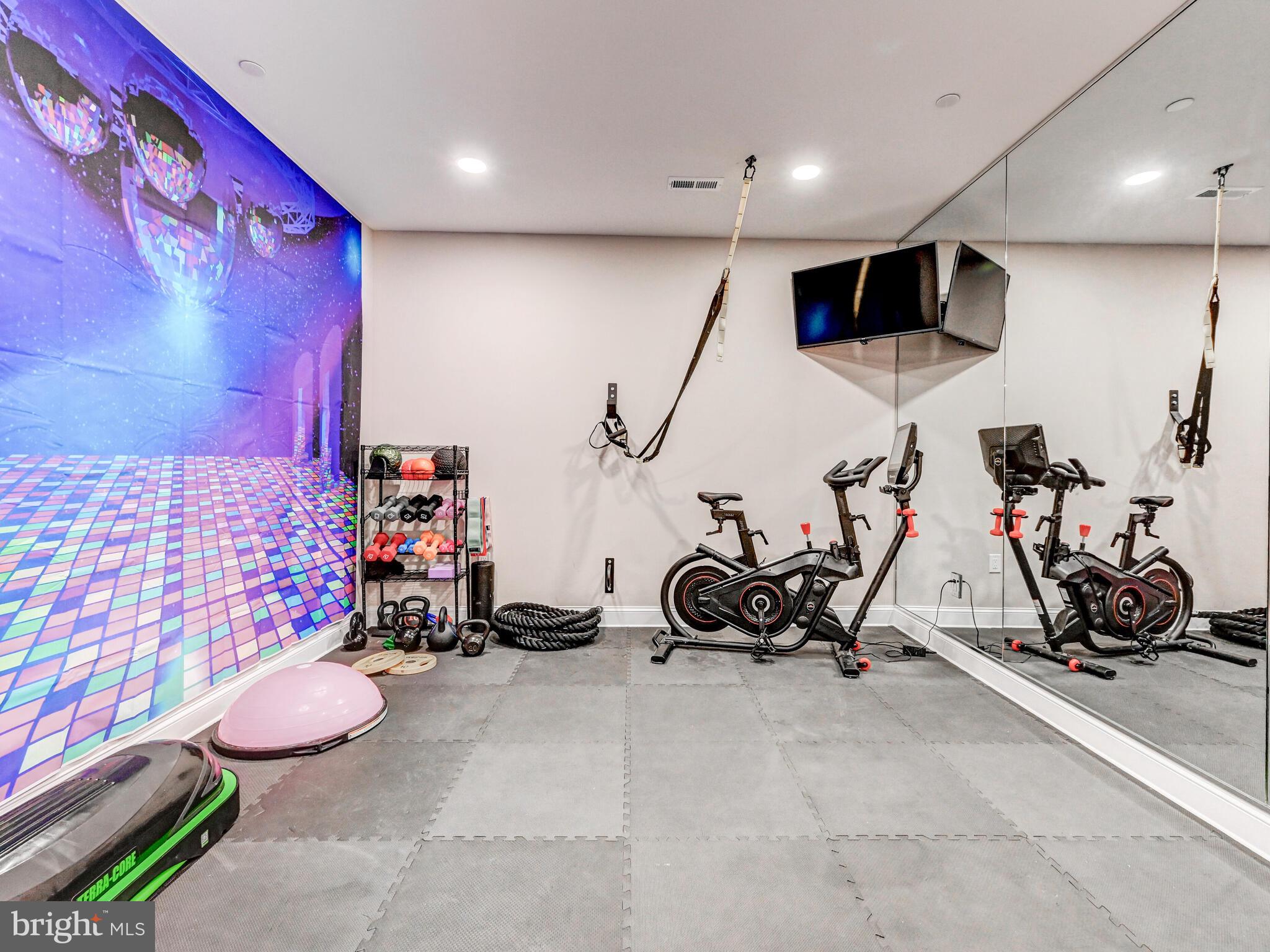 MANOR WOODS - Residential