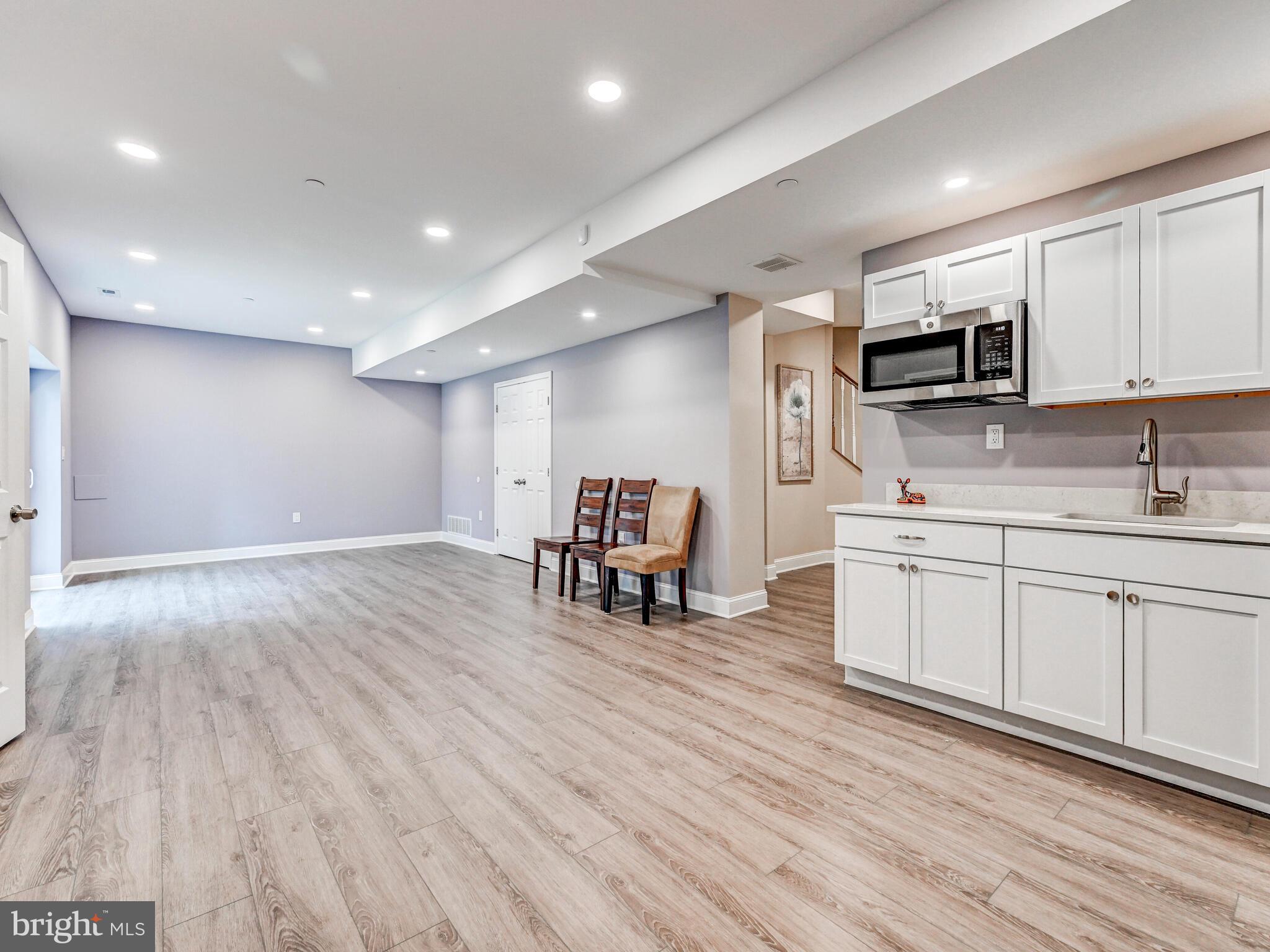 MANOR WOODS - Residential