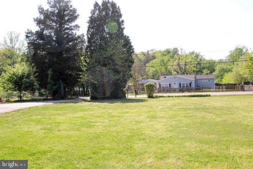 Golden opportunity to own nearly an acre of cleared land that backs to trees! Fabulous flat, open lot just ready for you to build your dream home! Water and electric are available, and it has been approved for septic. This is a great location, close to I-95, the Fairfax County Parkway, with shopping, dining, and entertainment nearby. Don't miss this chance!
Listing Office