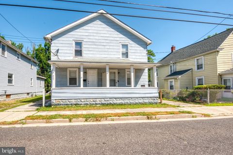 Townhouse For Sale - 225 W Buck Street<br/> Gloucester County, PAULSBORO, NJ 08066