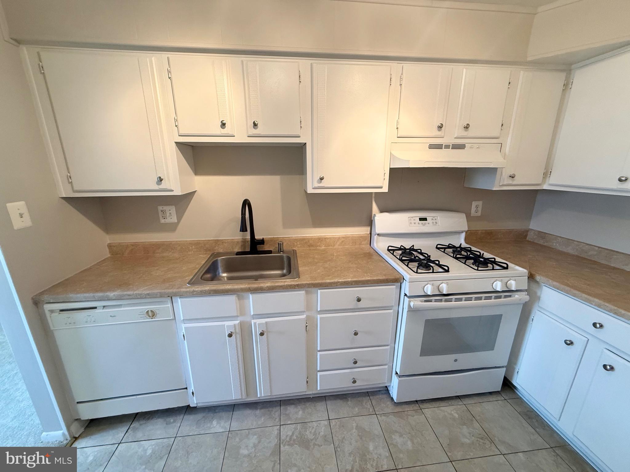 COLUMBIA KNOLL - Residential