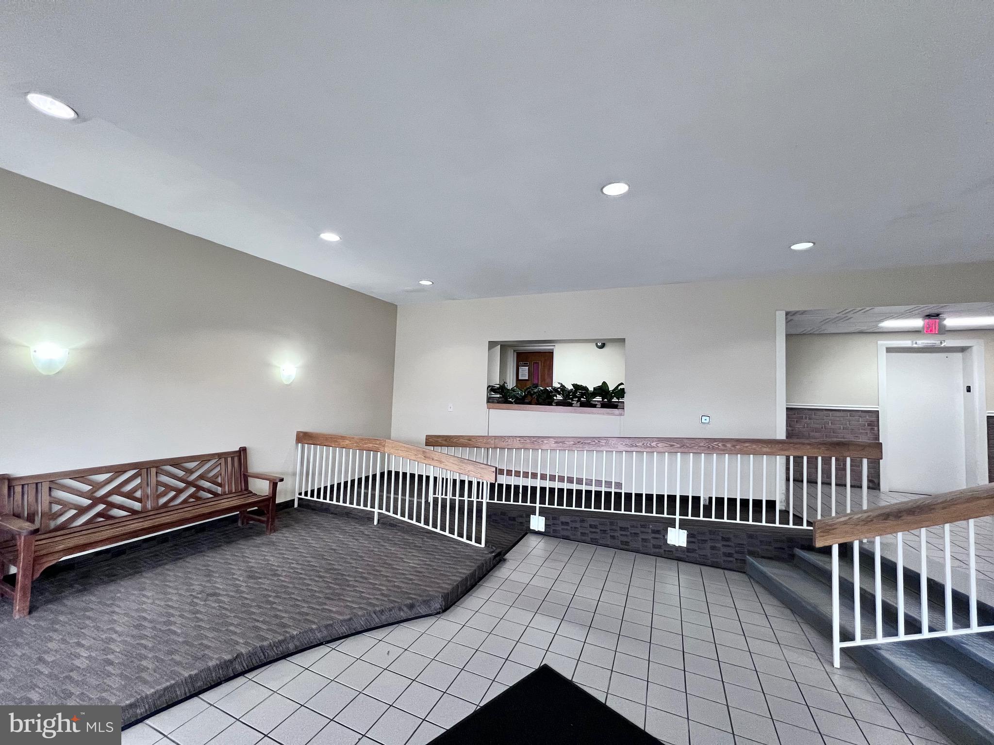 COLUMBIA KNOLL - Residential