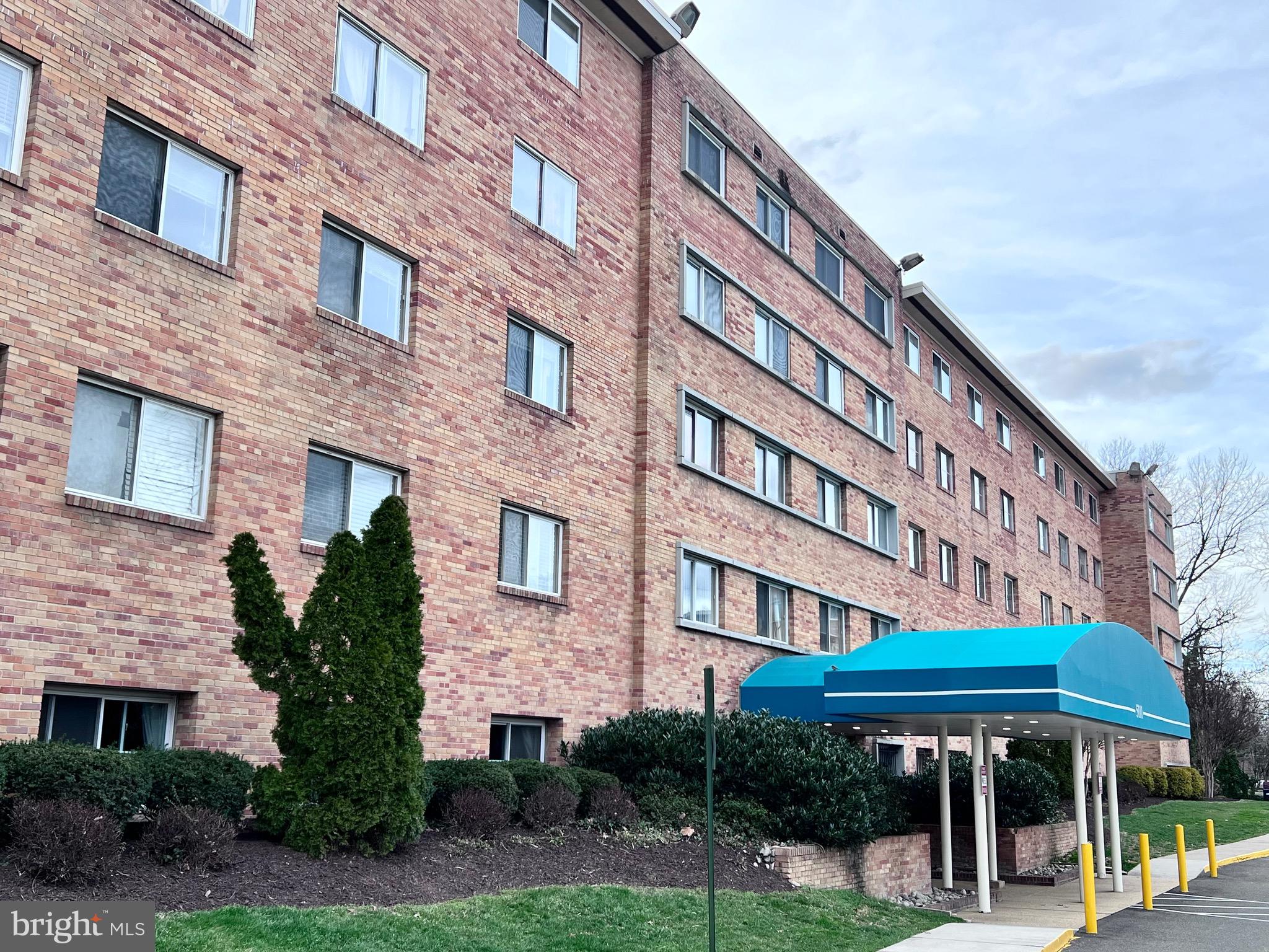 COLUMBIA KNOLL - Residential