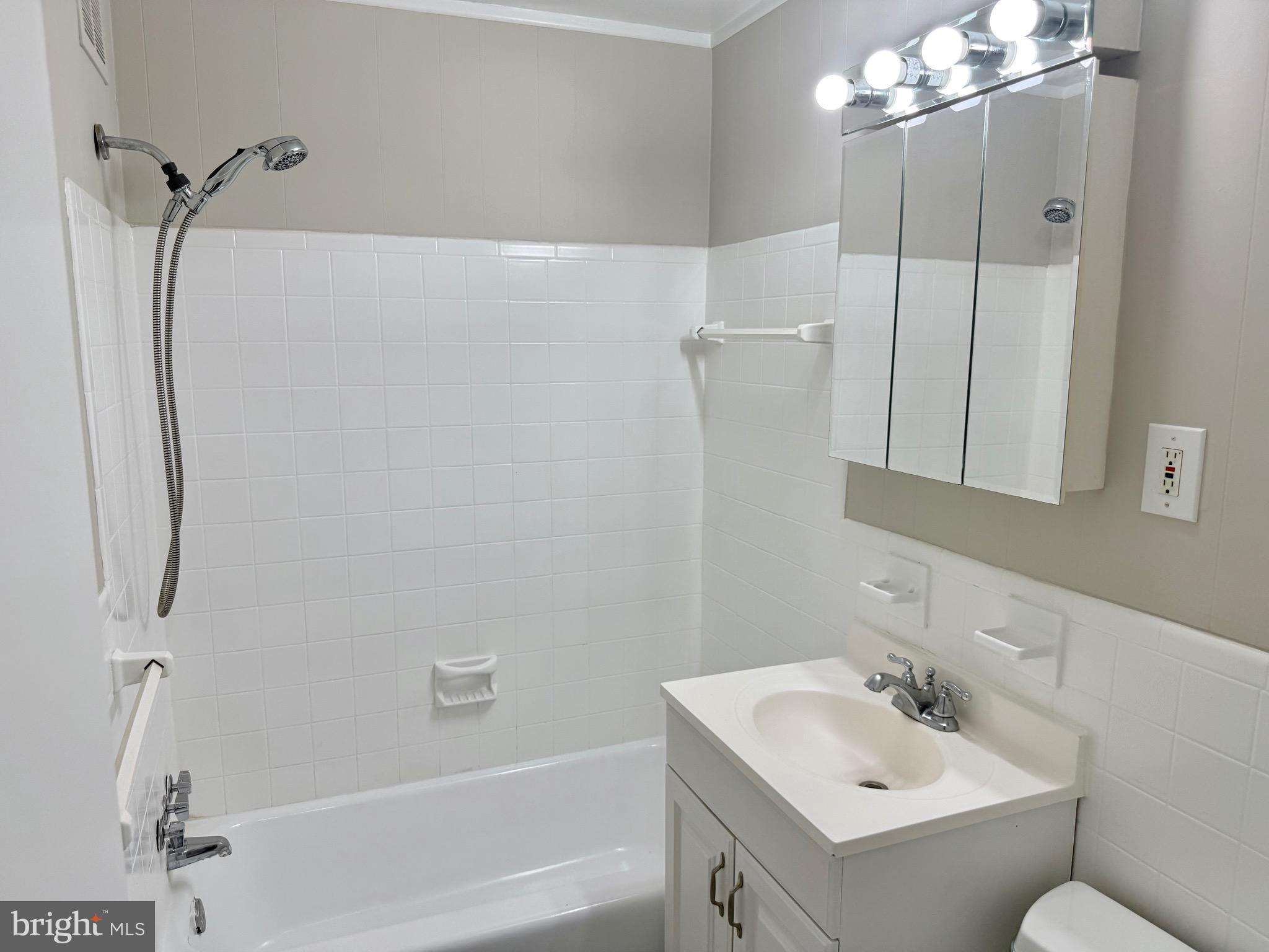 COLUMBIA KNOLL - Residential