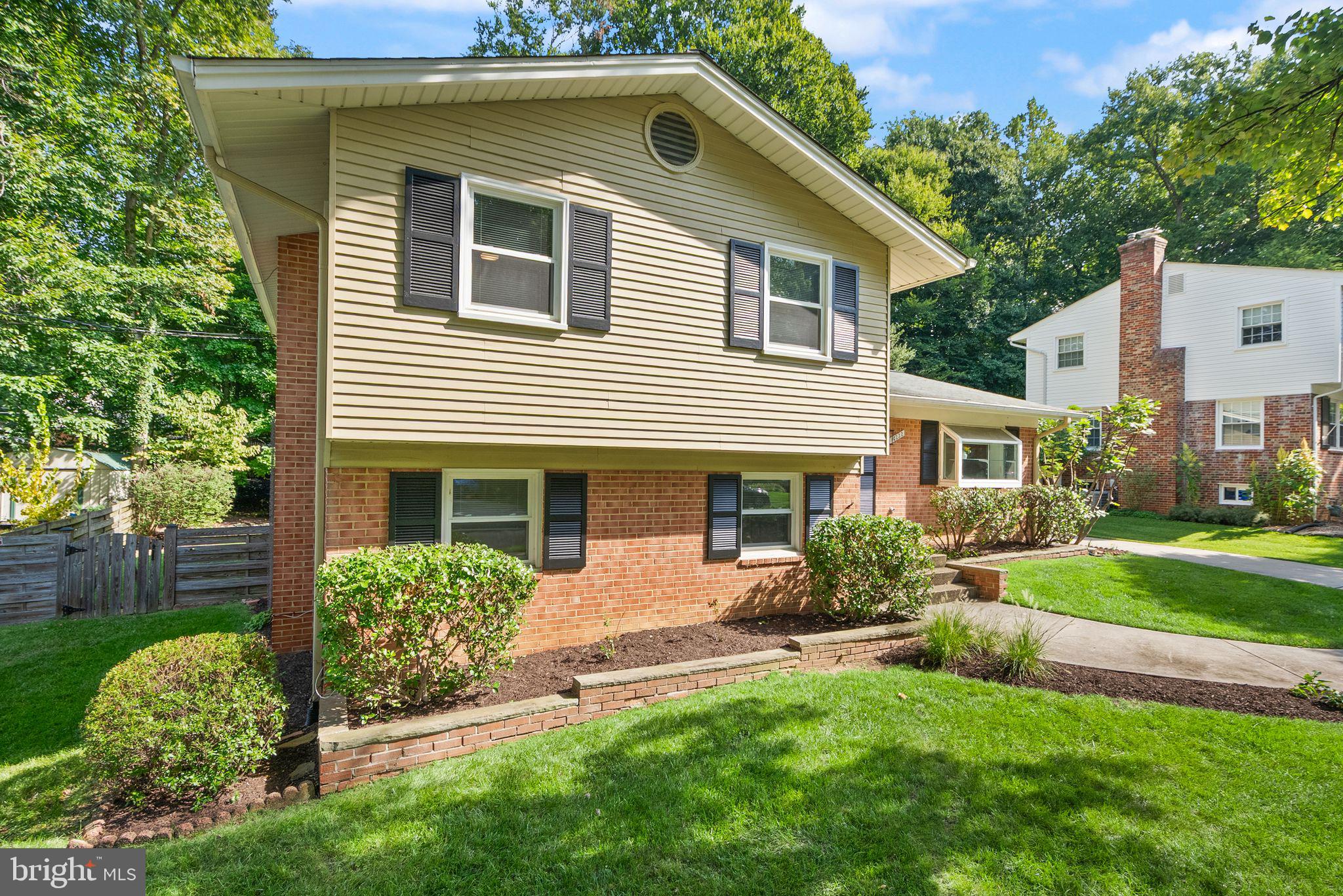 10222 FOX LANE