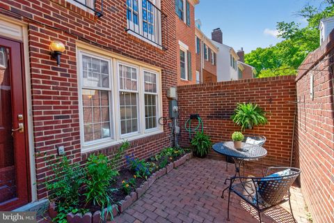 Photo of 1962 N Cleveland Street #1, ARLINGTON, VA 22201 (MLS # VAAR2072712)