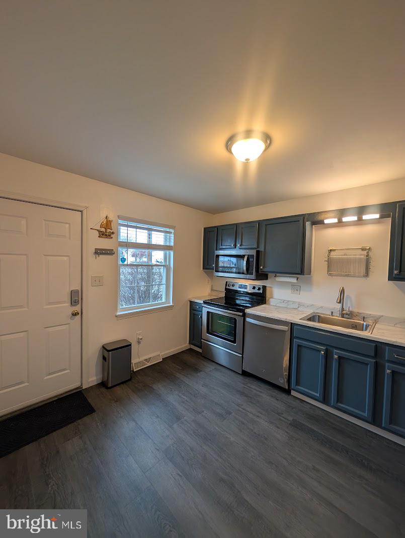 WALNUT VILLAS - Residential